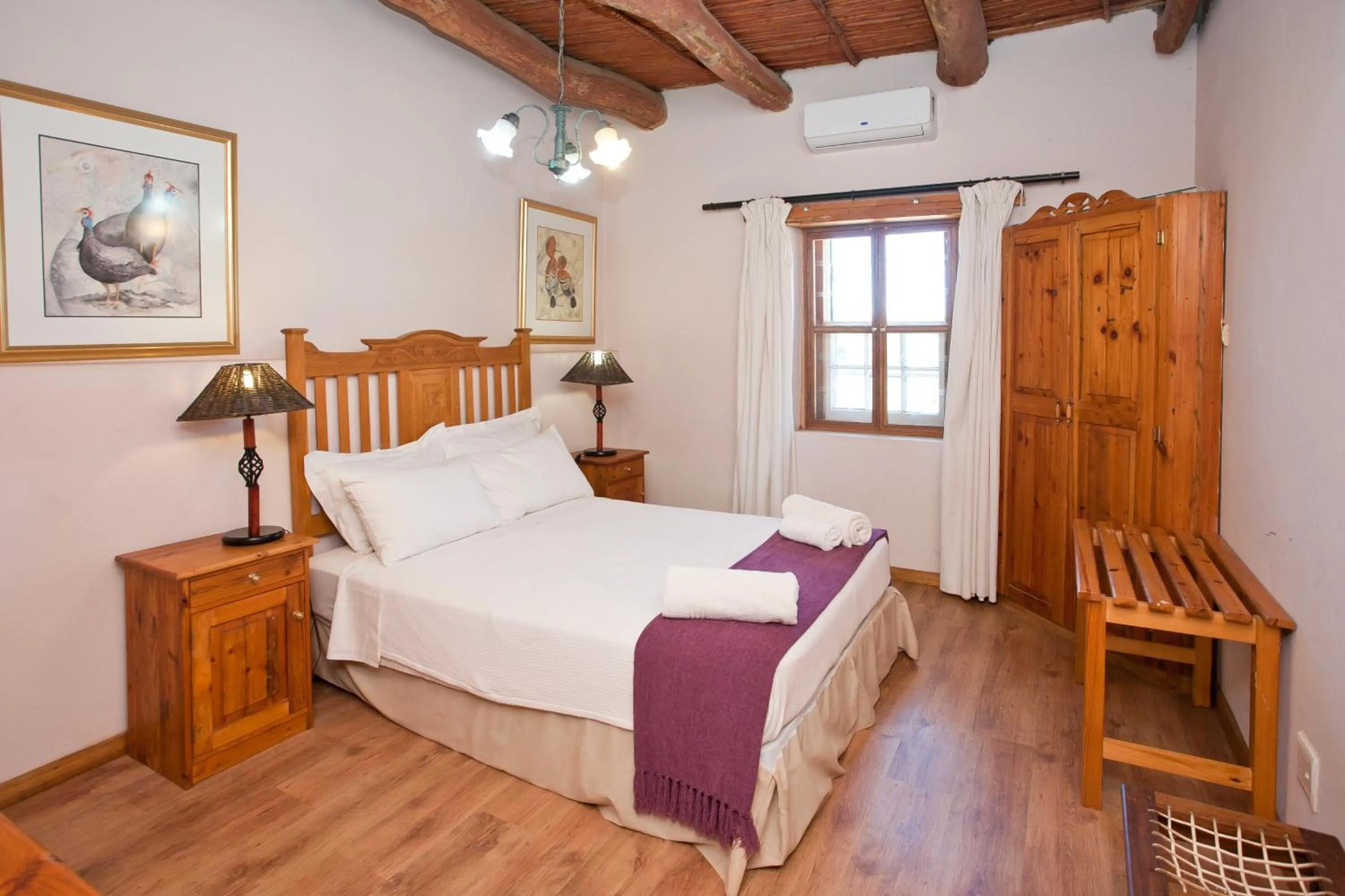 Bedroom, Bed in Red Stone Hills