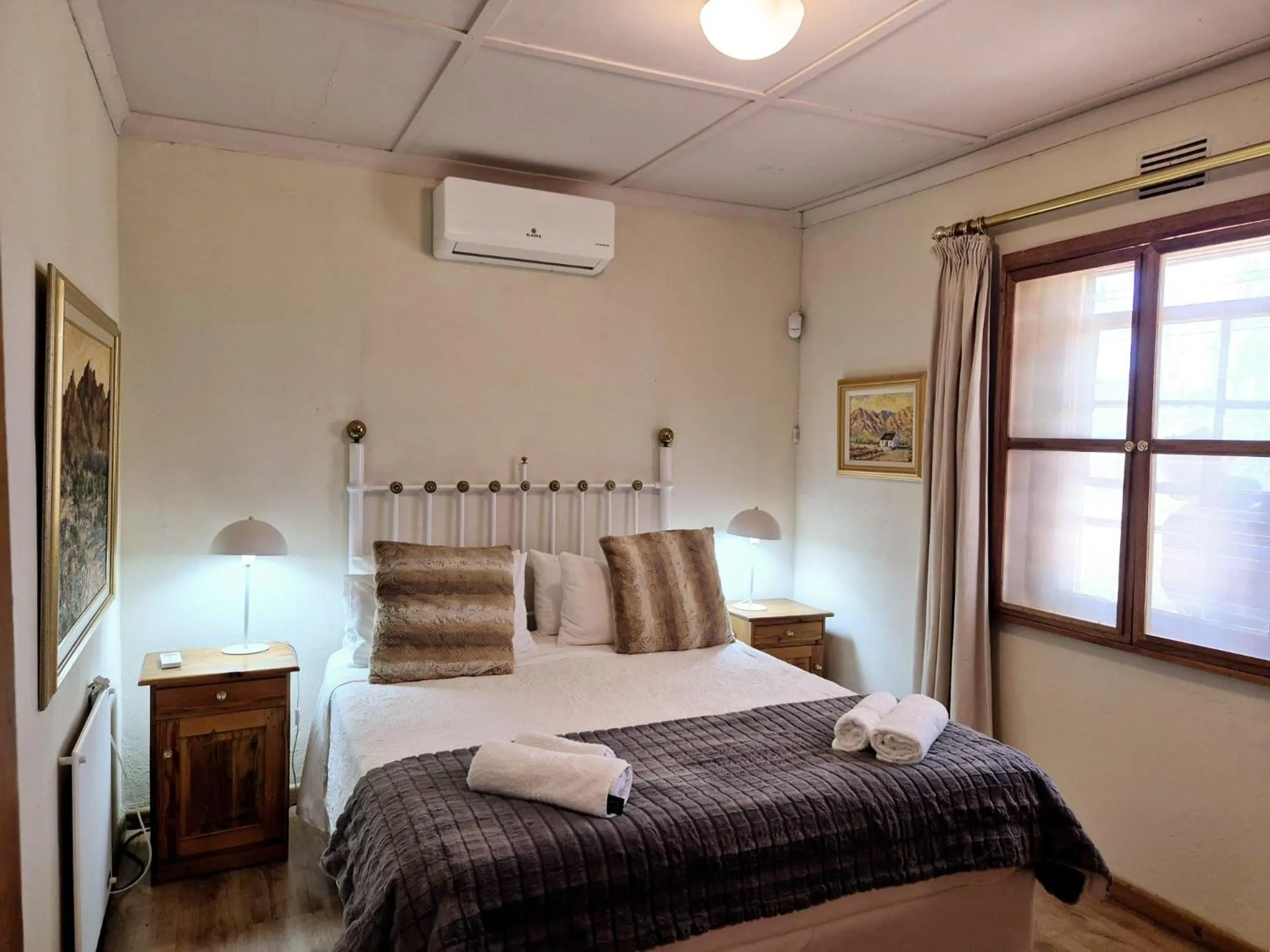 Bedroom, Bed in Red Stone Hills