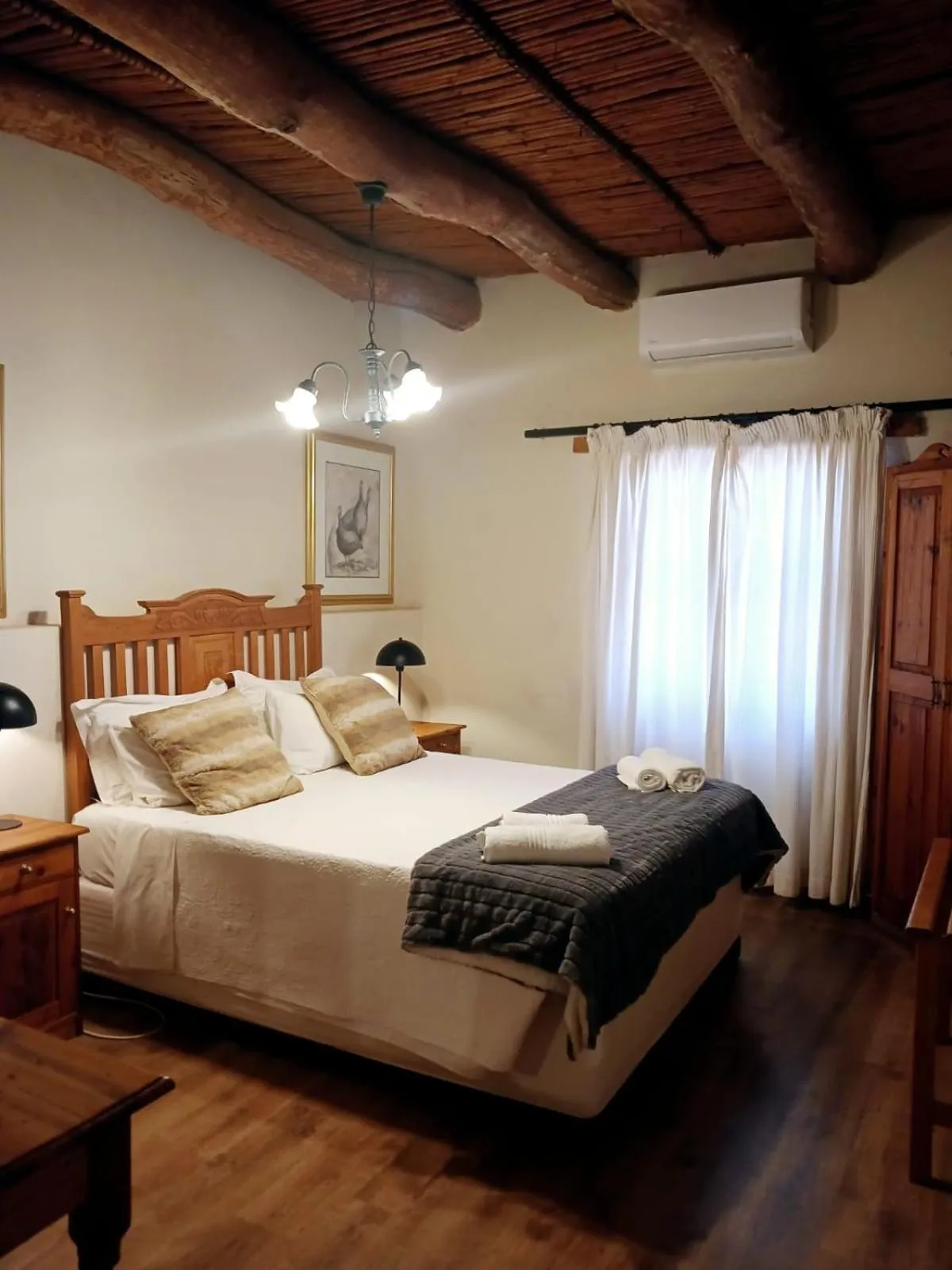 Bedroom, Bed in Red Stone Hills