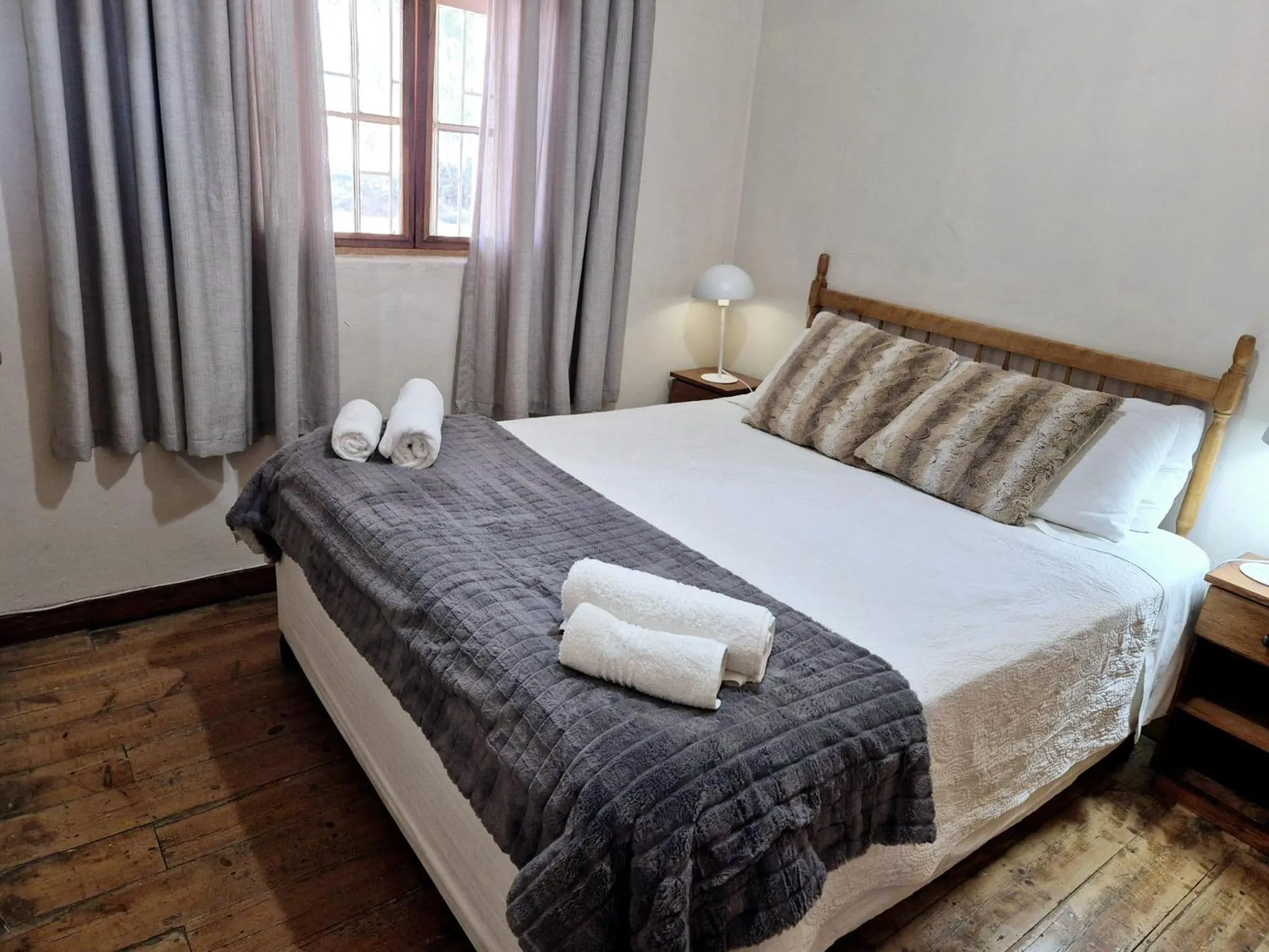 Bedroom, Bed in Red Stone Hills