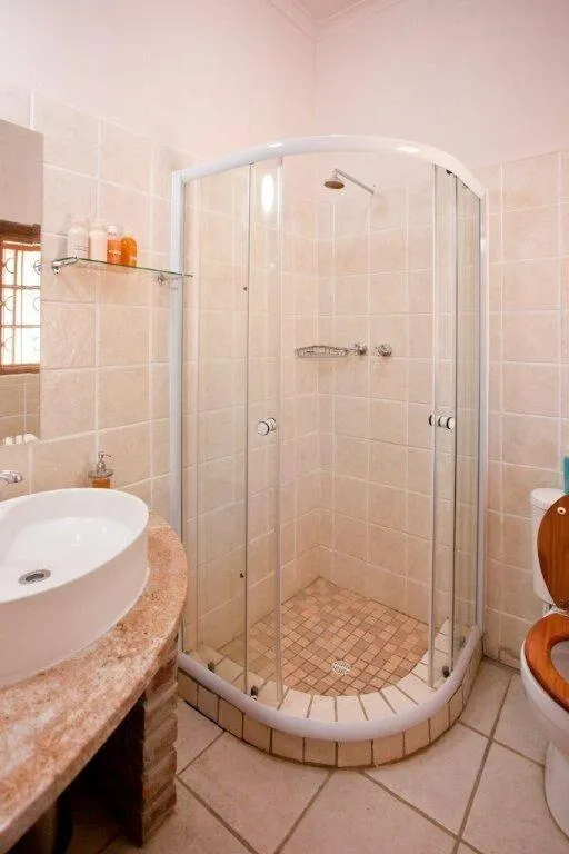 Shower in Red Stone Hills