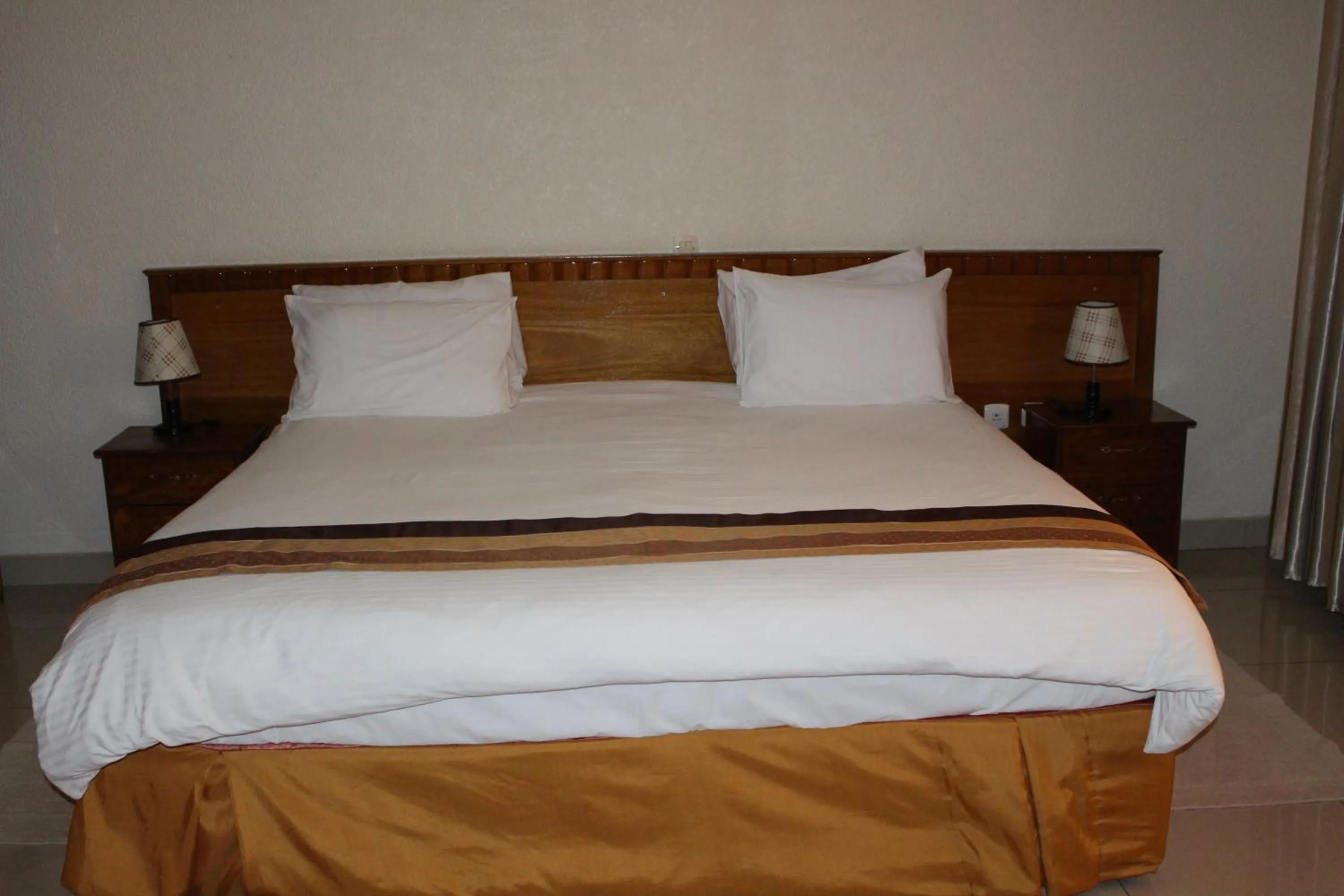 Bedroom, Bed in Virunga Hotel