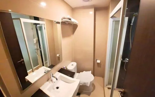 Bathroom in True Blue Mangga Besar Jakarta