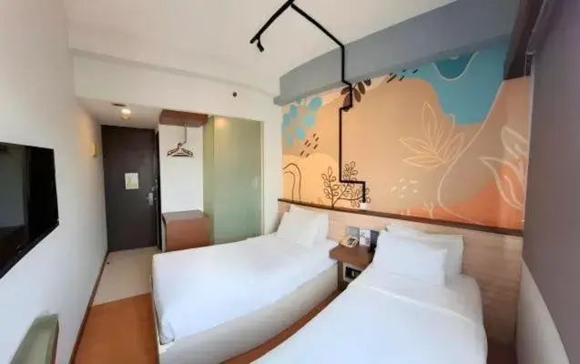 Superior Twin Room in True Blue Mangga Besar Jakarta Superior Twin Room in True Blue Mangga Besar Jakarta
