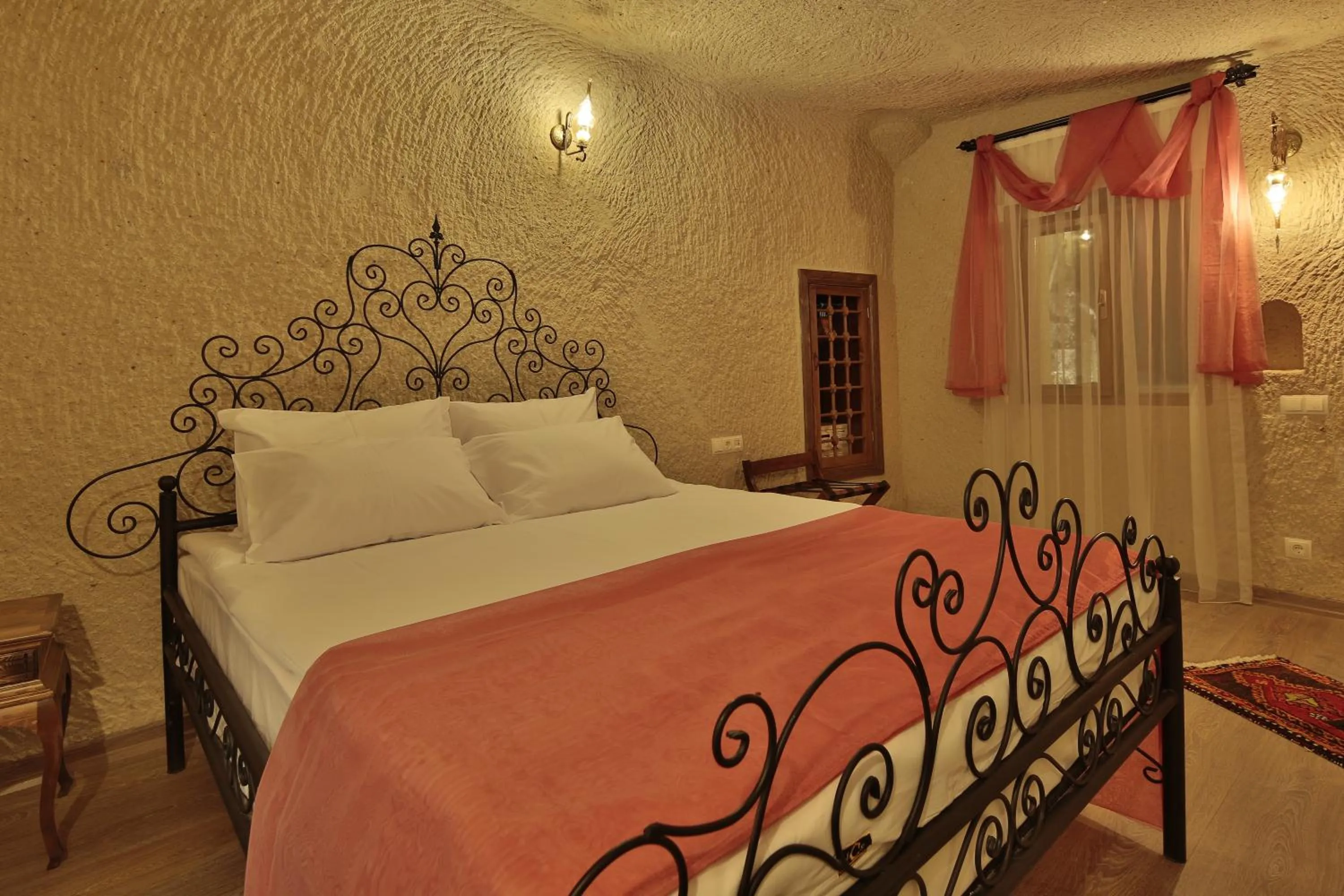 Bed in Jacob's Cave Suites - Cappadocia