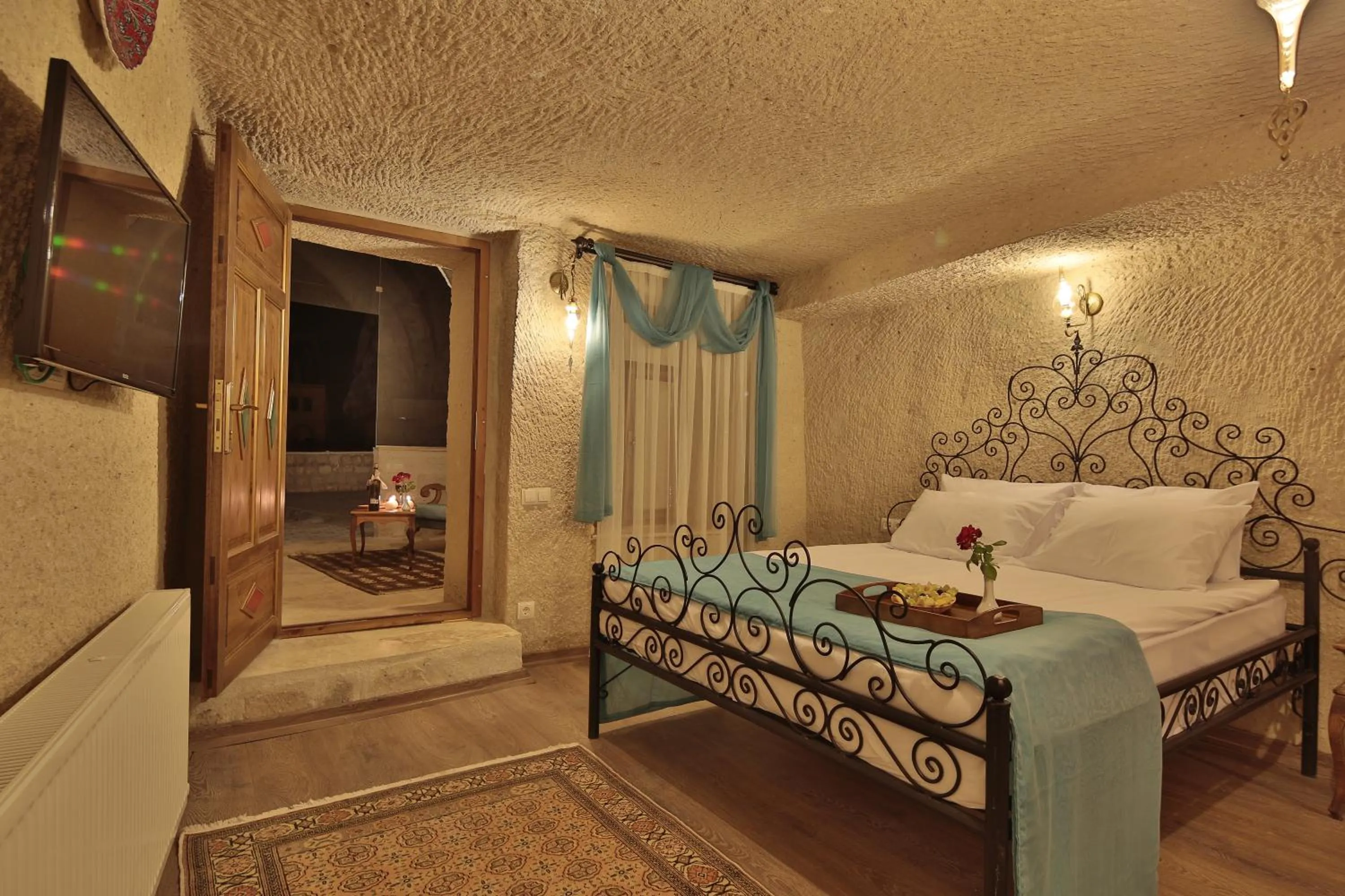 Photo of the whole room, Bed in Jacob's Cave Suites - Cappadocia