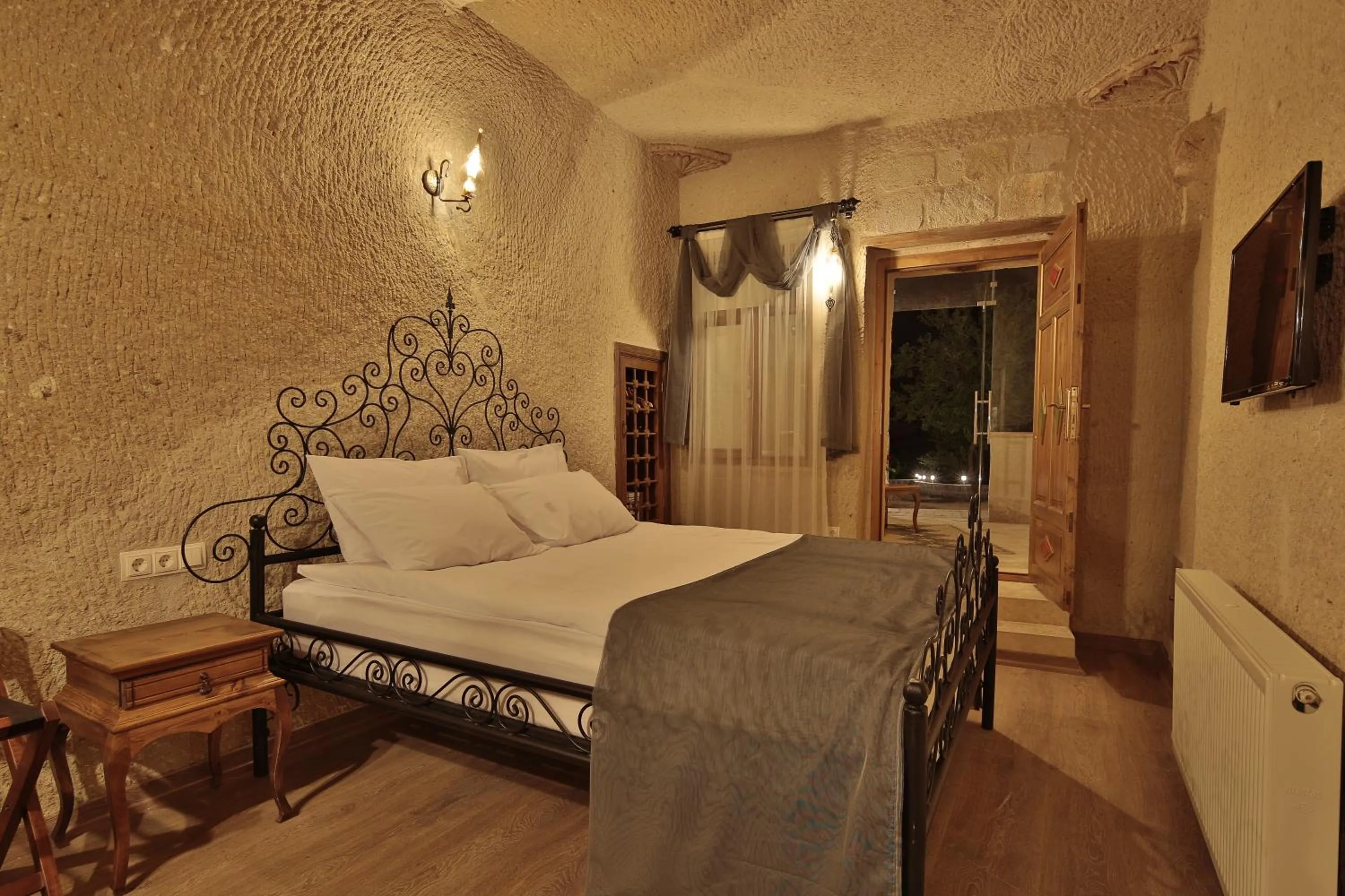 TV and multimedia, Bed in Jacob's Cave Suites - Cappadocia