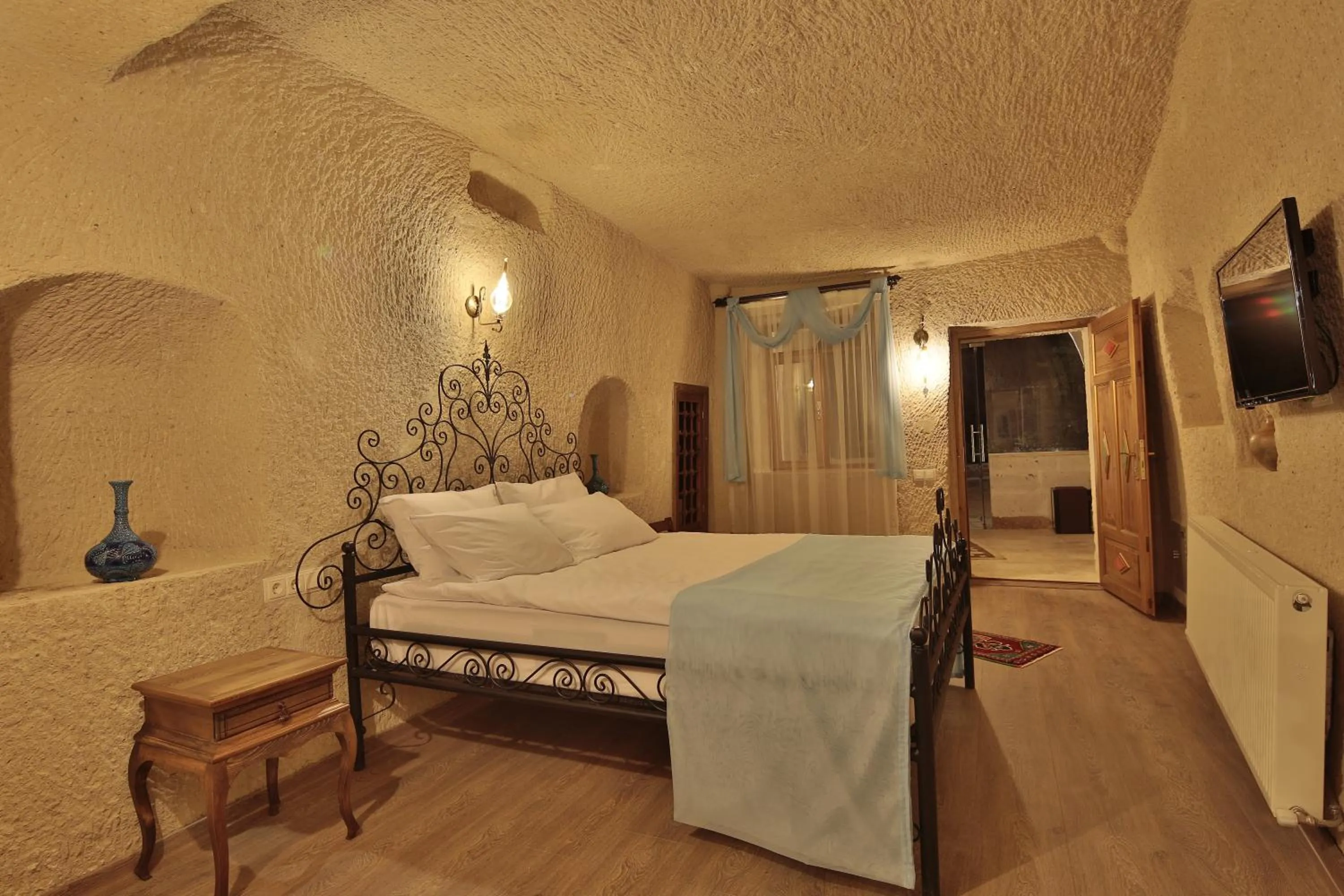 Bed in Jacob's Cave Suites - Cappadocia