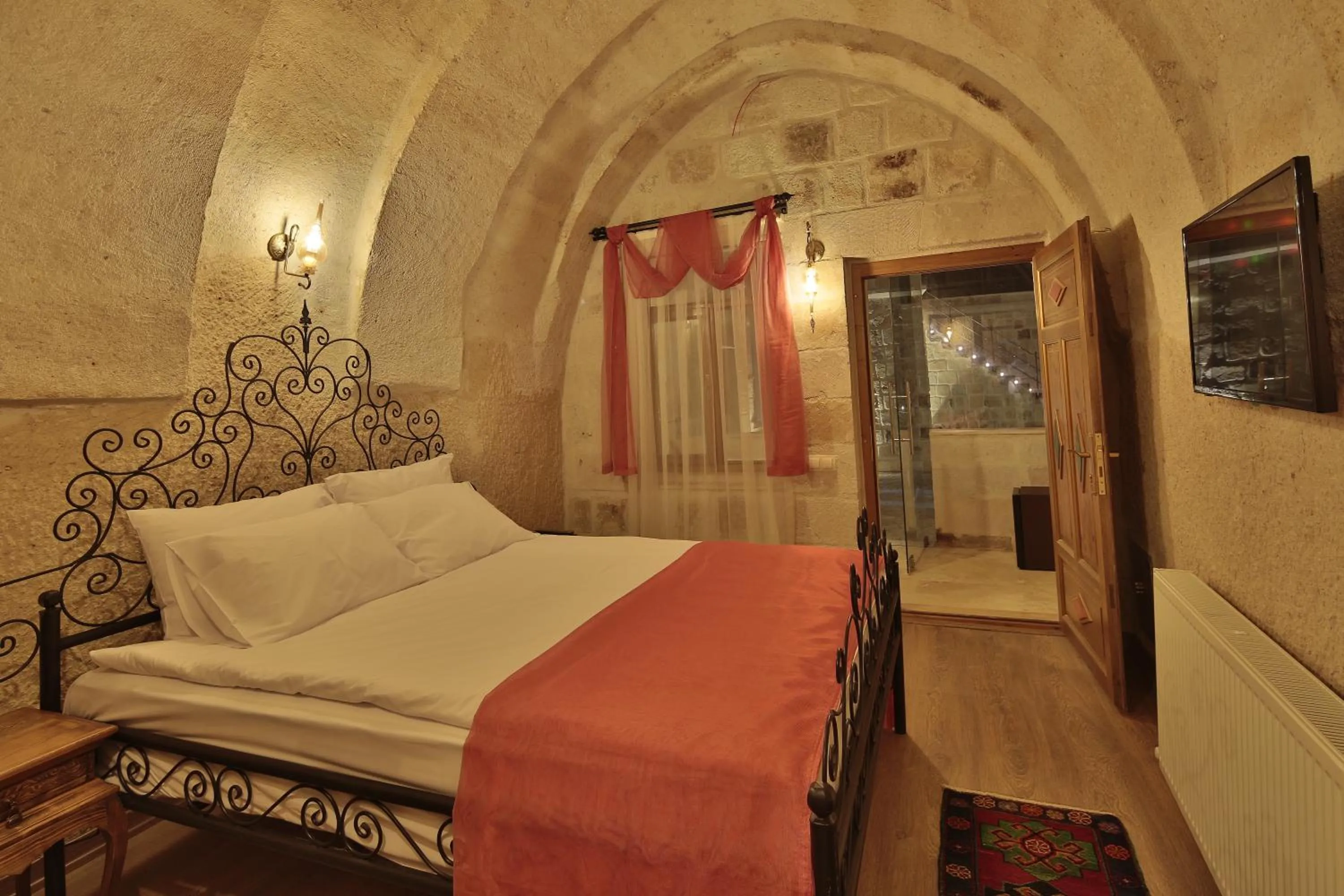 Bed in Jacob's Cave Suites - Cappadocia