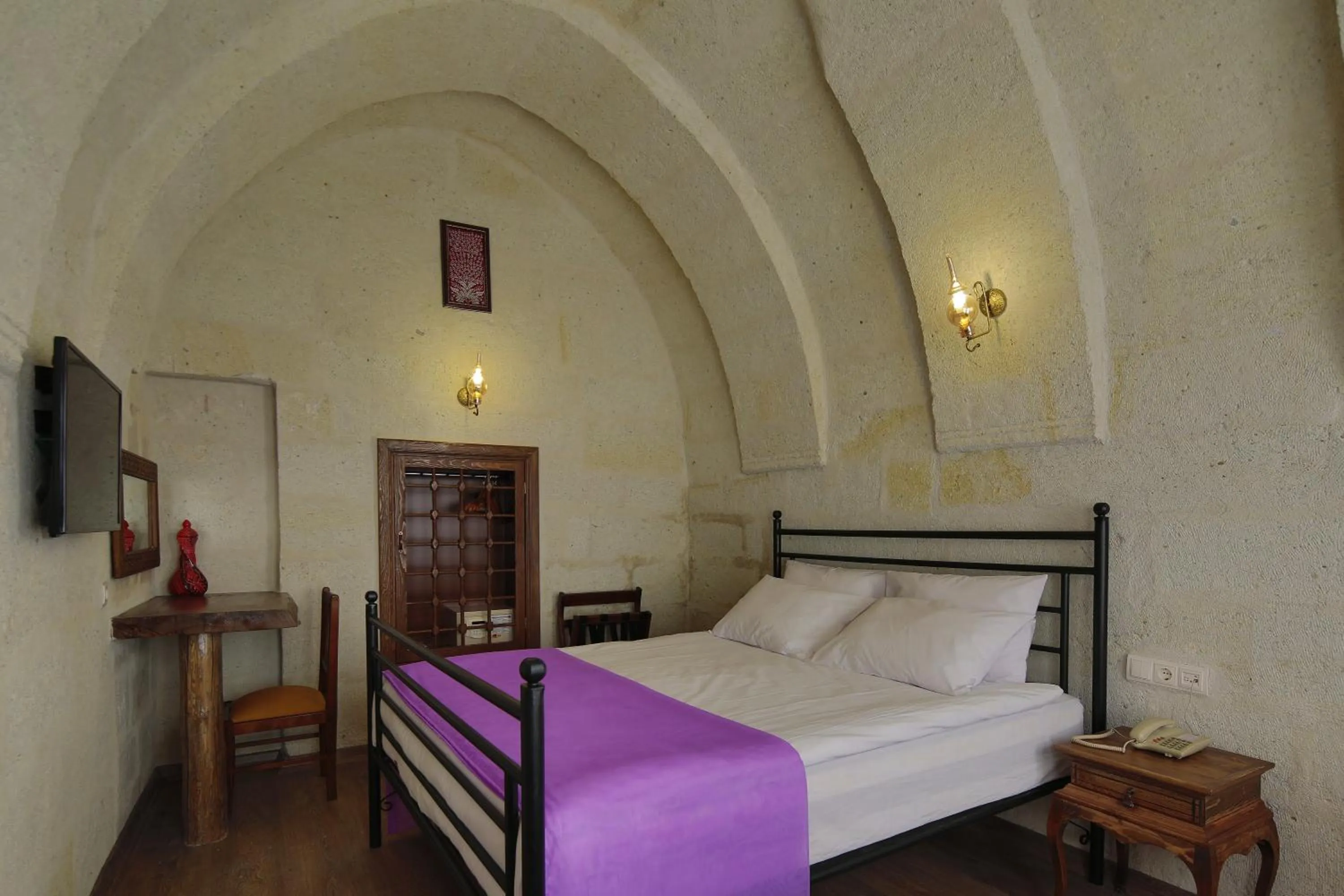 Bed in Jacob's Cave Suites - Cappadocia