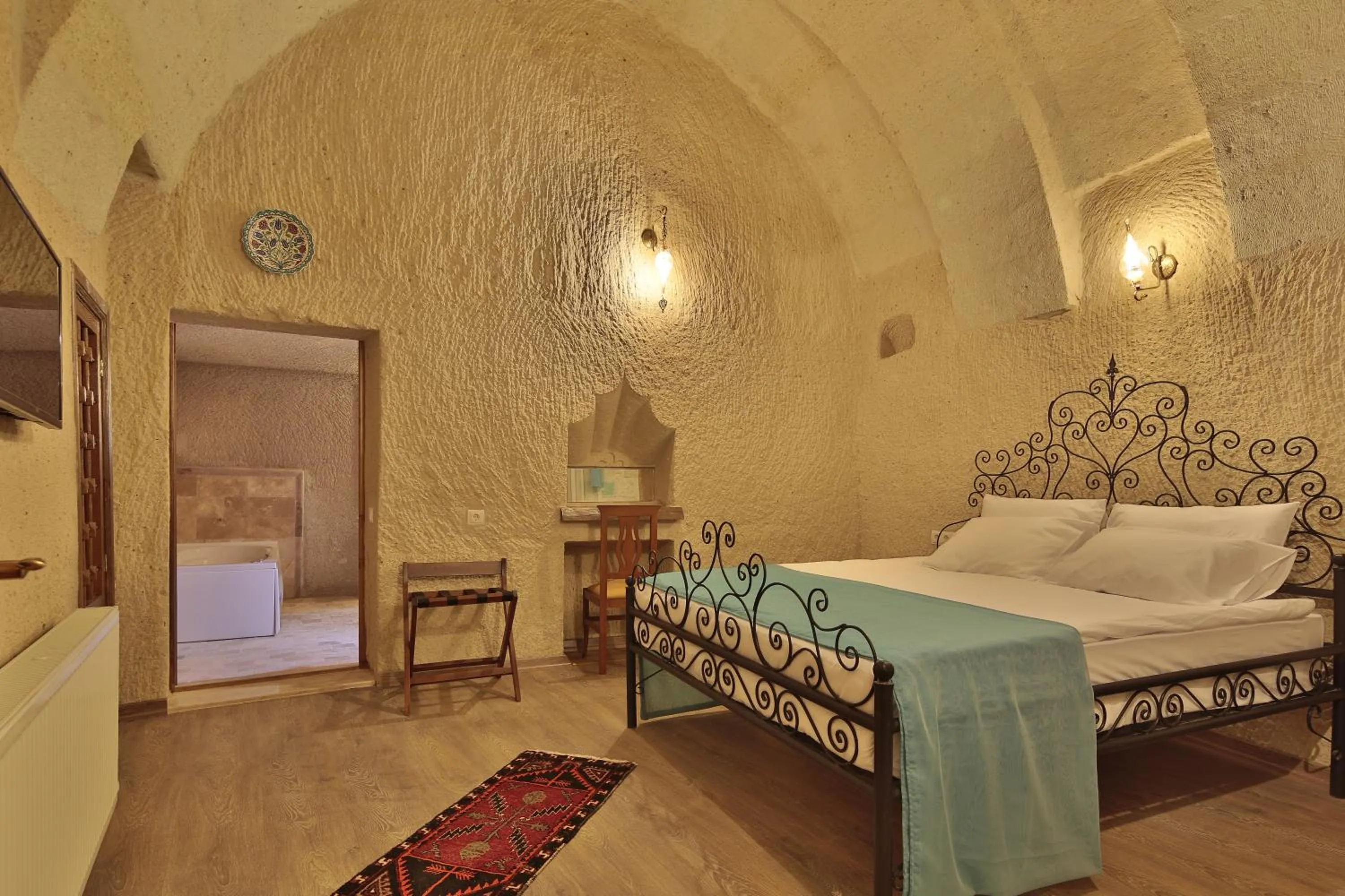 Bedroom, Bed in Jacob's Cave Suites - Cappadocia