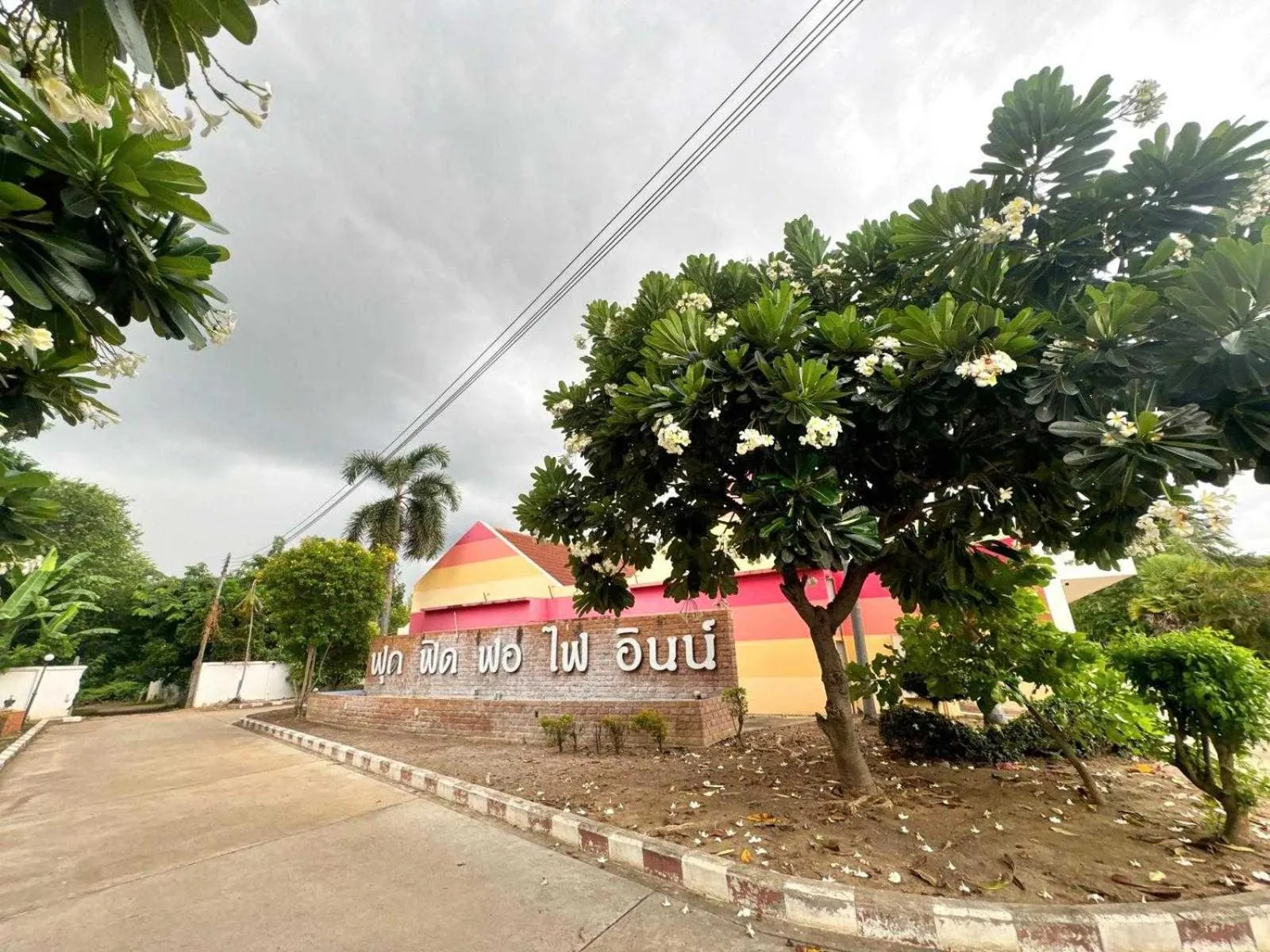 Facade/entrance in OYO 75583 Fut Fit Fo Fai Inn Hotel