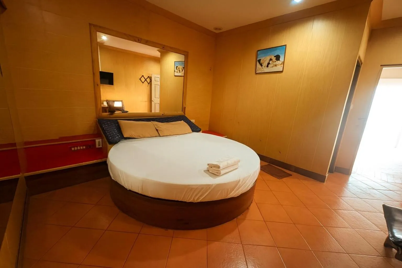 Bedroom, Bed in OYO 75583 Fut Fit Fo Fai Inn Hotel