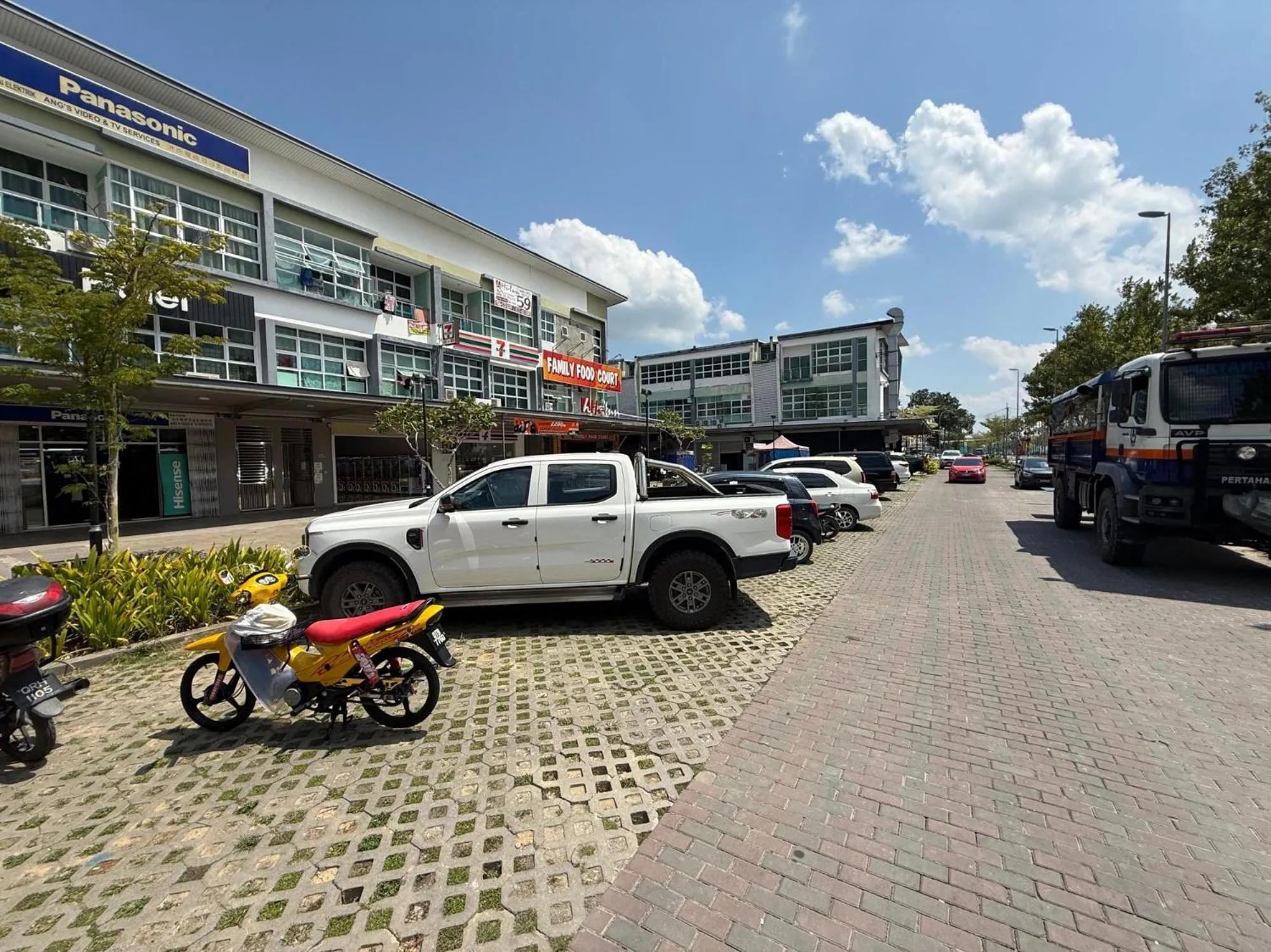 Parking in OYO 91193 Hi Inn Sibu Jaya