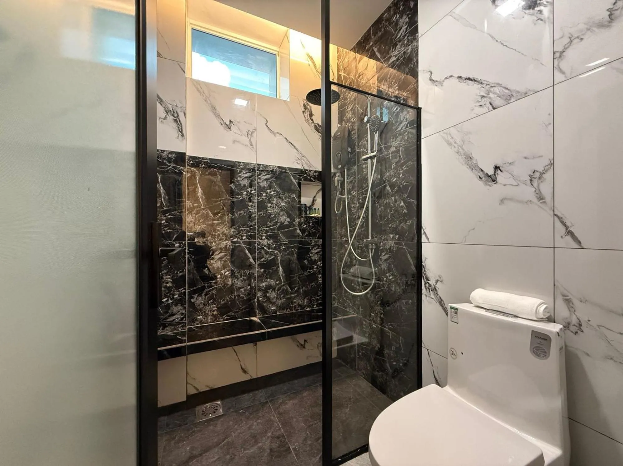 Bathroom in OYO 91193 Hi Inn Sibu Jaya