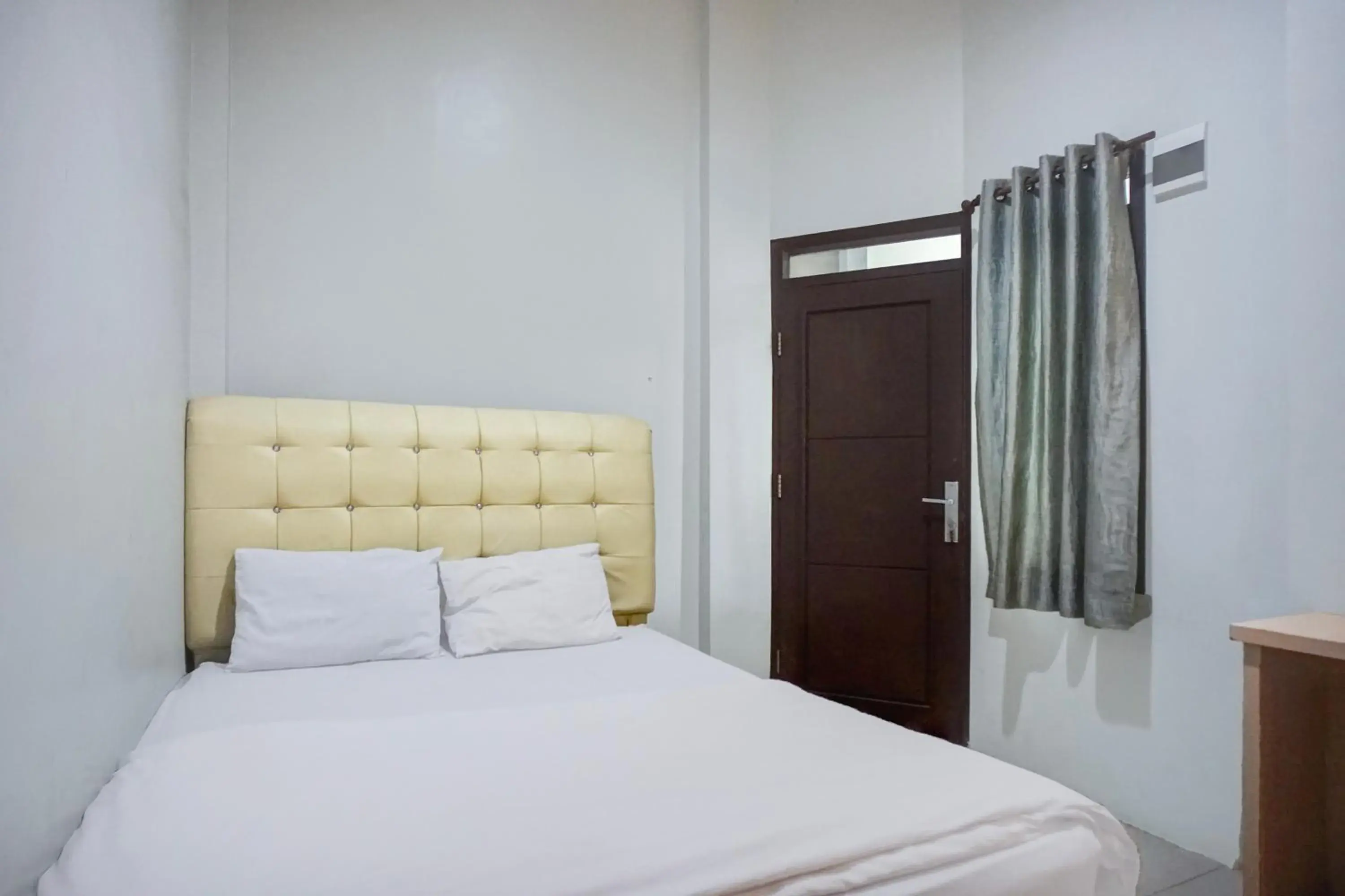 Deluxe Double Room in Hotel O Banda Aceh near UIN formerly Alif Guest House Syariah Deluxe Double Room in Hotel O Banda Aceh near UIN formerly Alif Guest House Syariah
