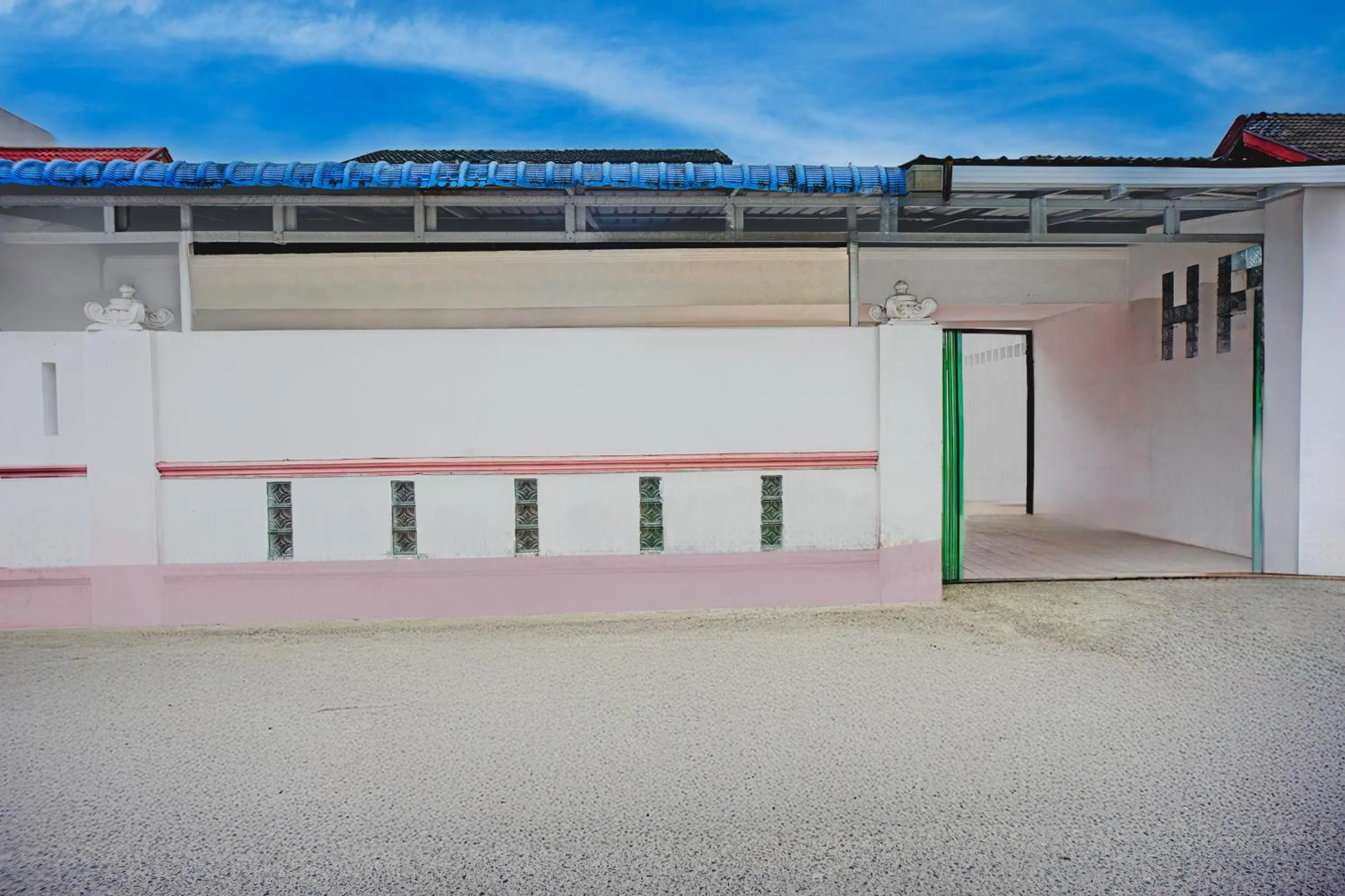 Facade/entrance in Hotel O Medan near Sun Plaza formerly Medan Baru House