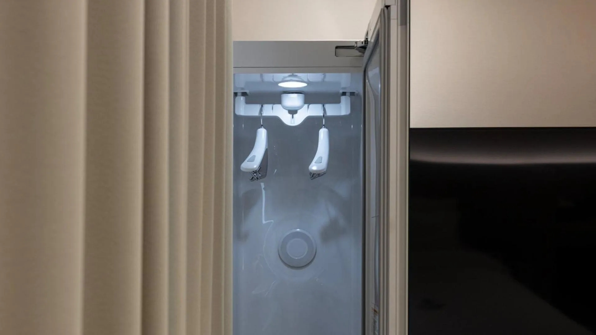 wardrobe in Browndot Hotel Jeonju Junghwasan