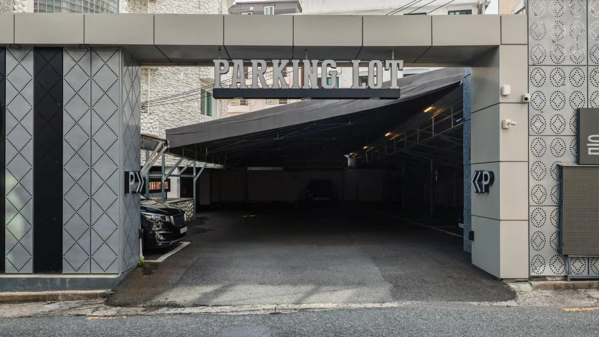 Parking in Browndot Hotel Jeonju Junghwasan