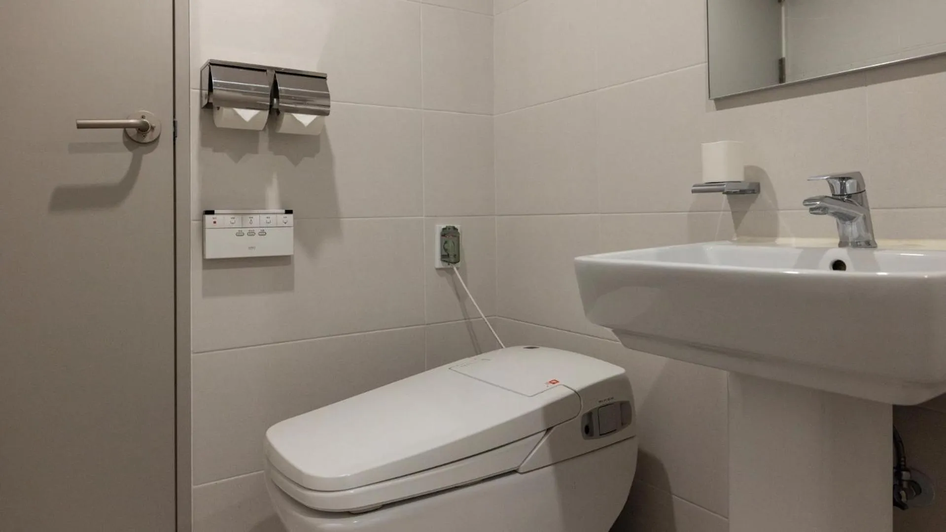 Bathroom in Browndot Hotel Jeonju Junghwasan