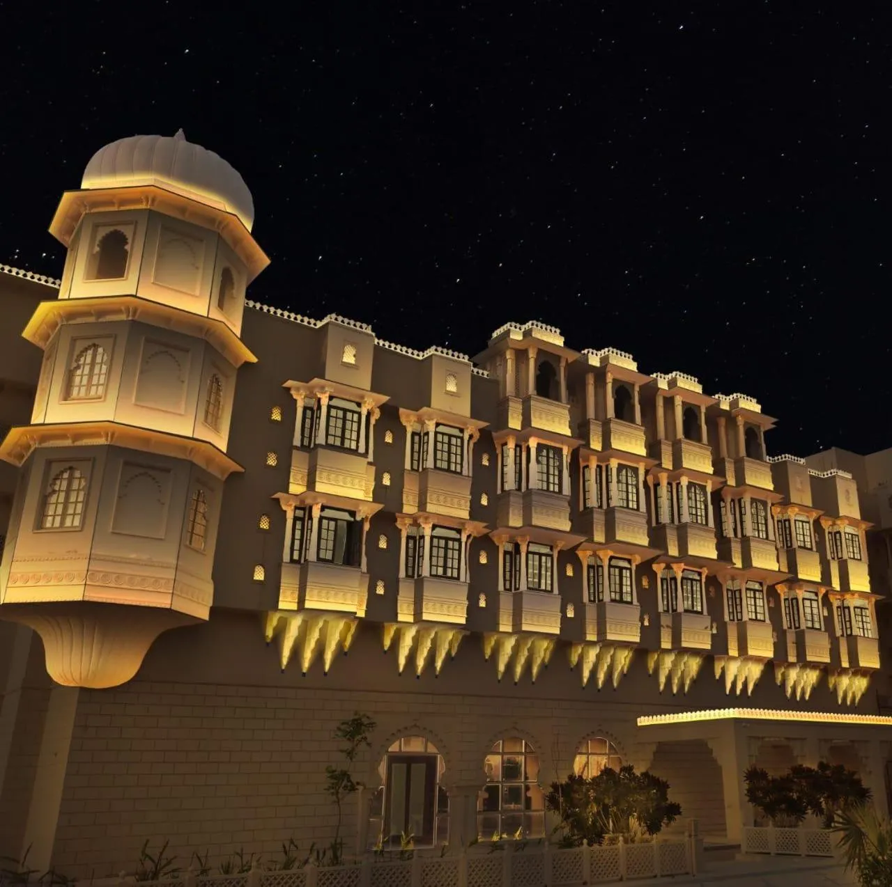 Property building in Wyndham Grand Udaipur Fateh Sagar Lake - Pure Vegetarian Resort