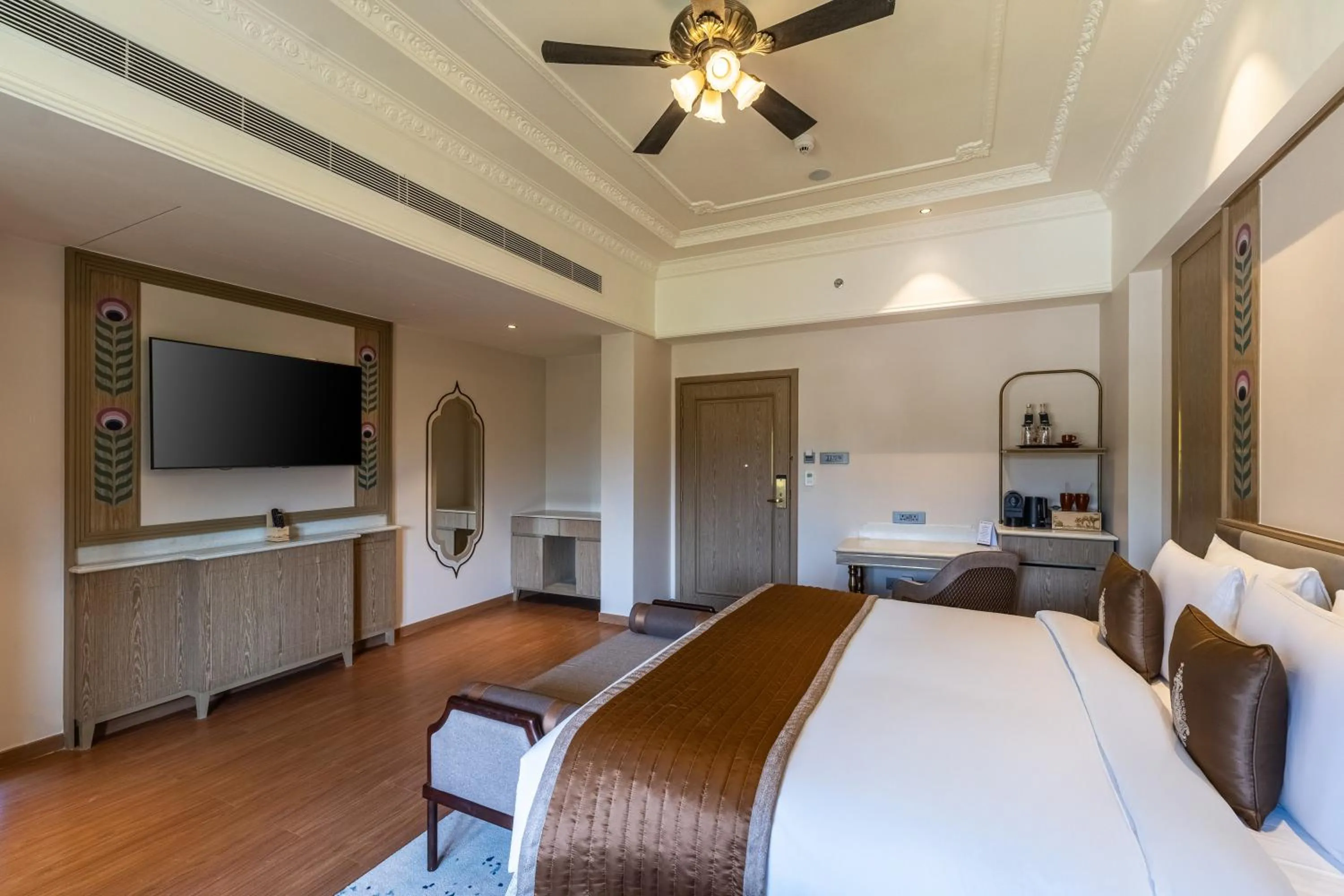 Bedroom, Bed in Wyndham Grand Udaipur Fateh Sagar Lake - Pure Vegetarian Resort