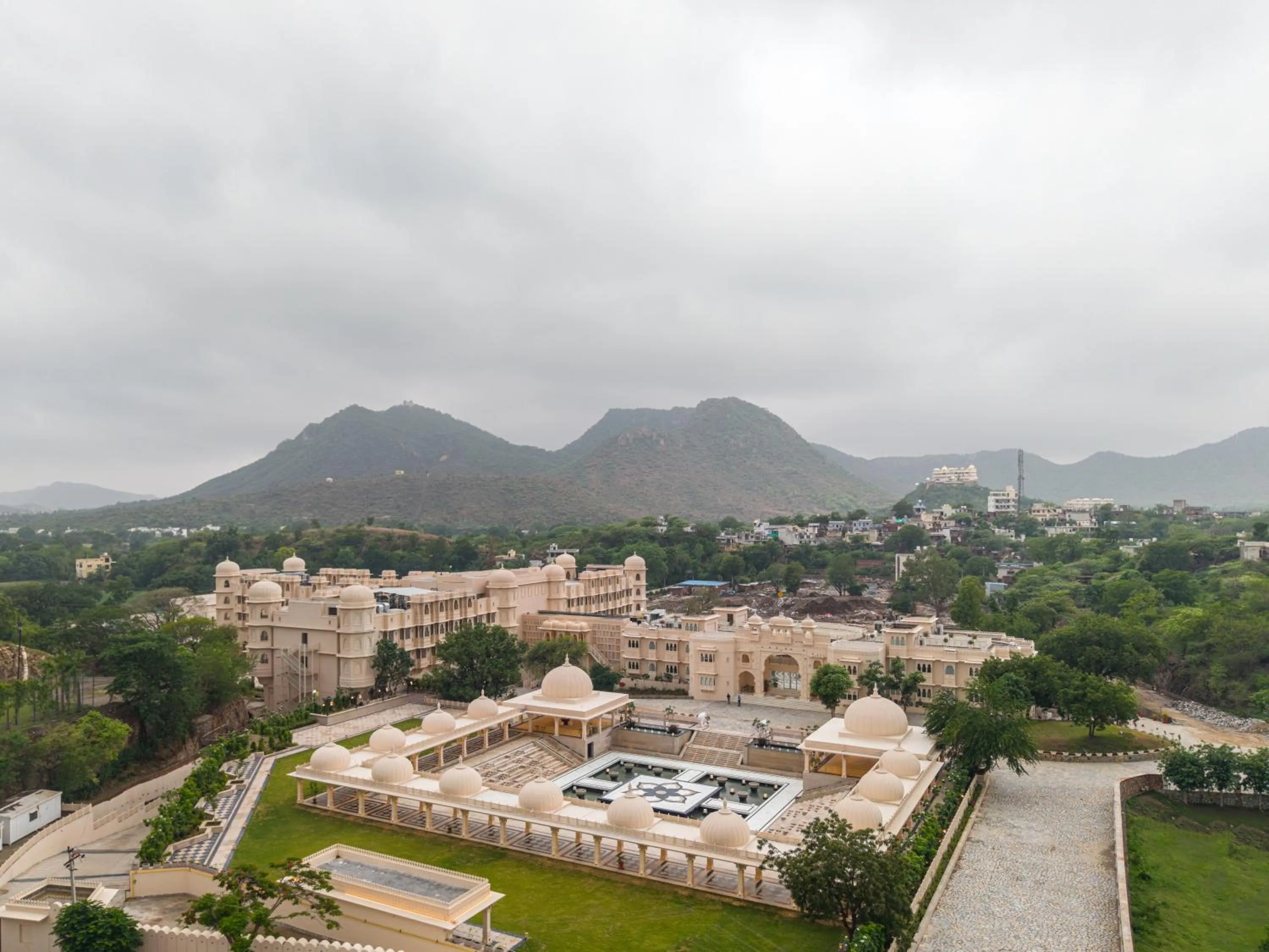 Property building in Wyndham Grand Udaipur Fateh Sagar Lake - Pure Vegetarian Resort