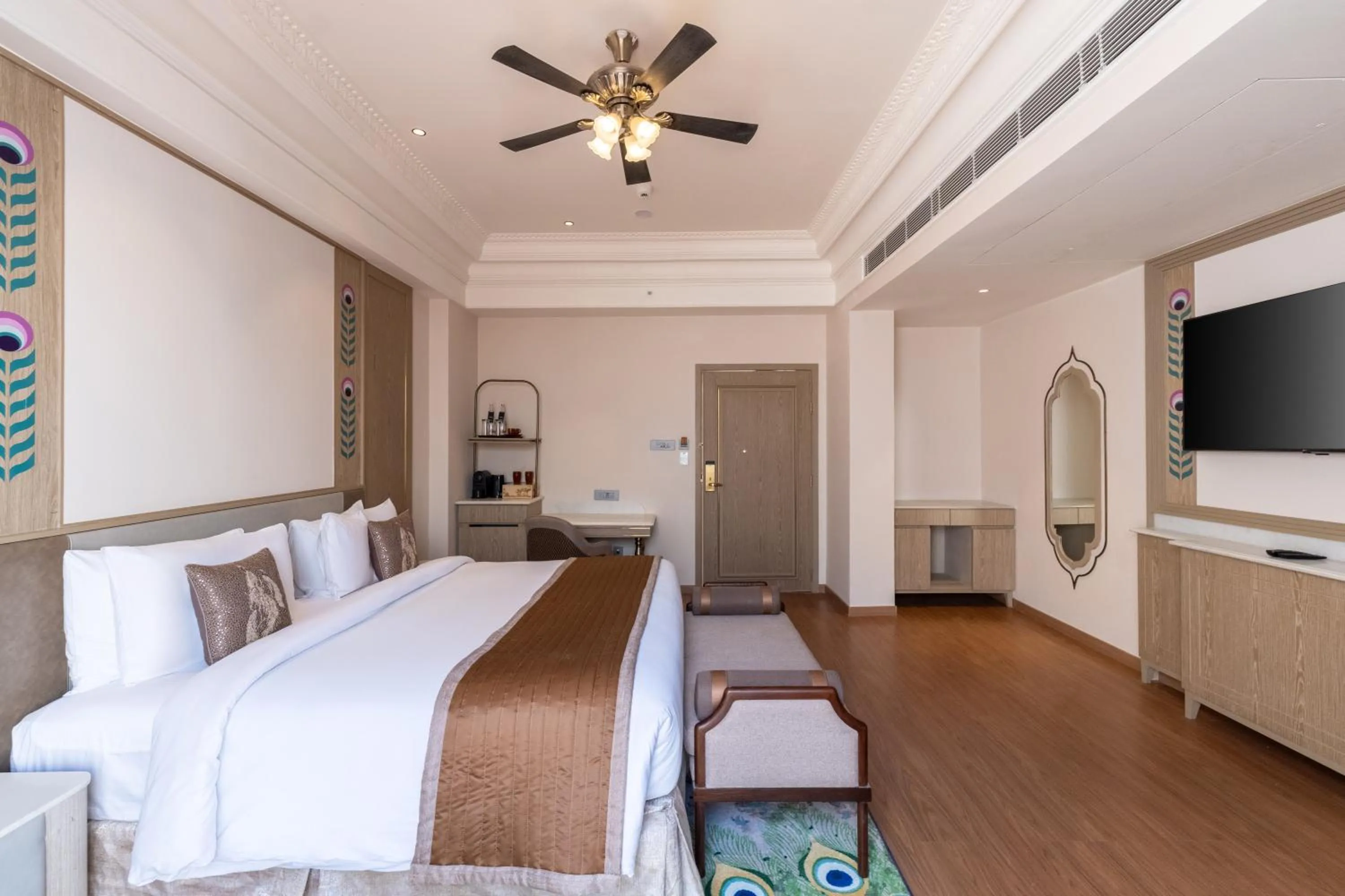 Bedroom, Bed in Wyndham Grand Udaipur Fateh Sagar Lake - Pure Vegetarian Resort
