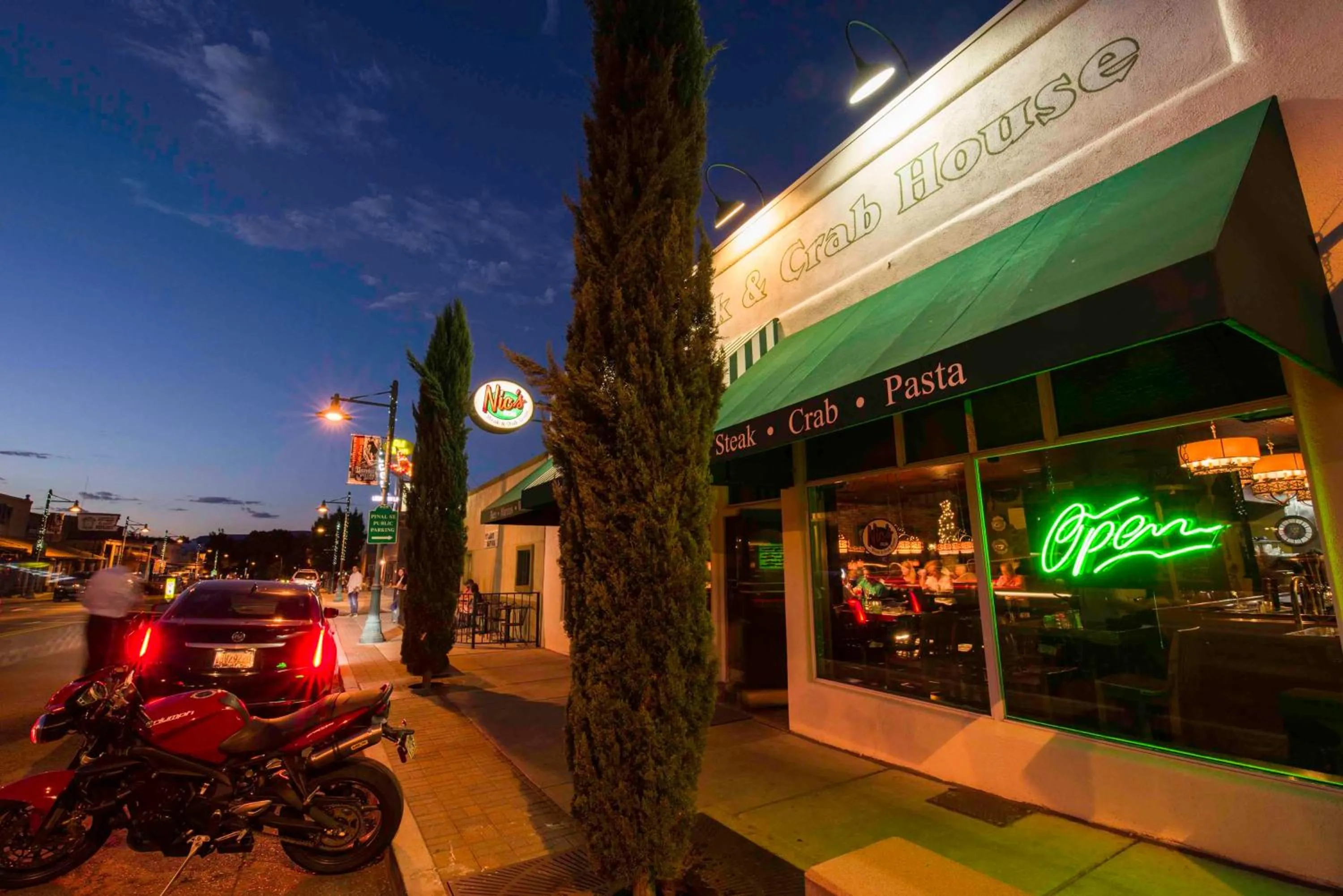 Restaurant/places to eat in The Tavern Hotel