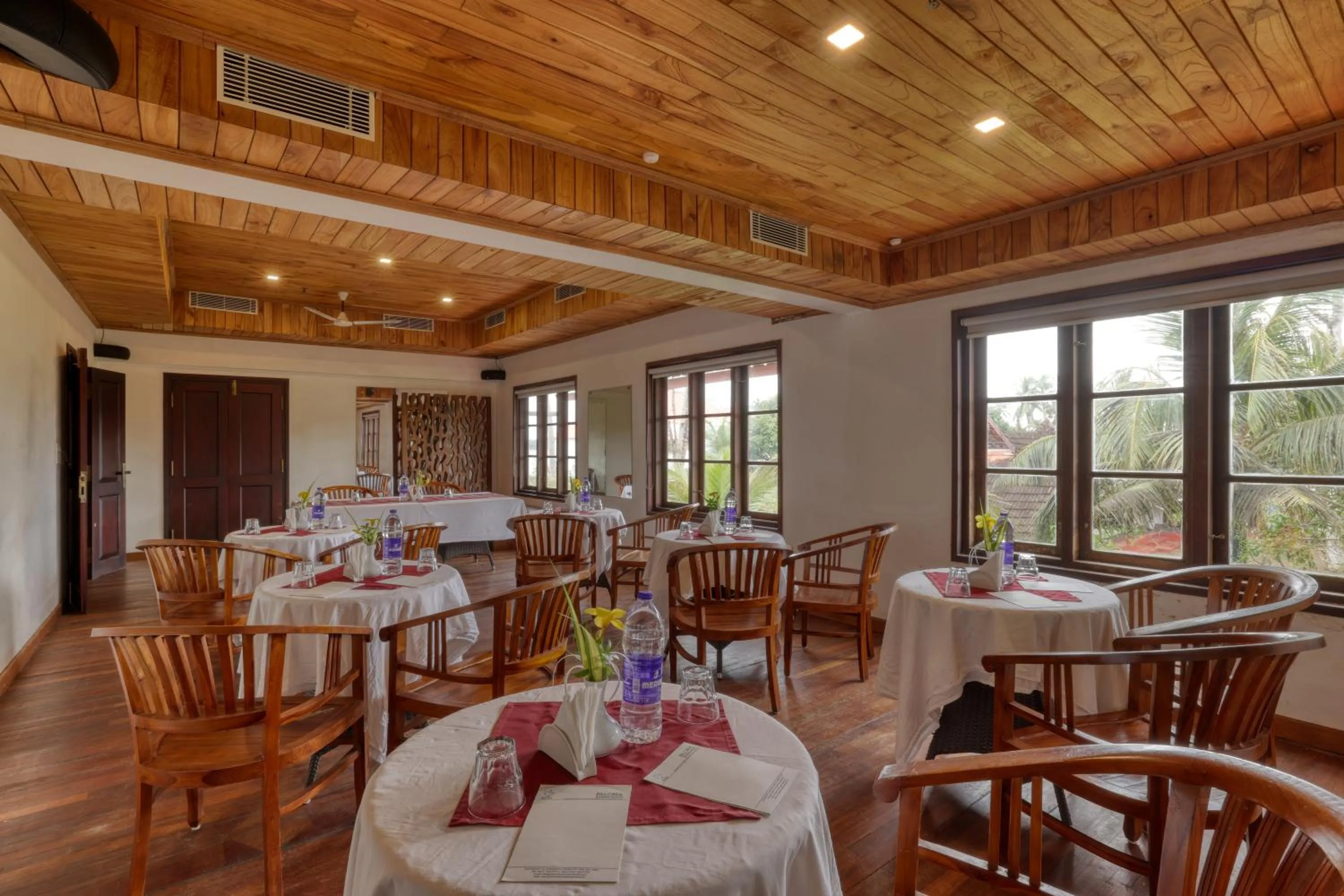 Restaurant/places to eat in Alaya Stays Paloma Backwater Resort