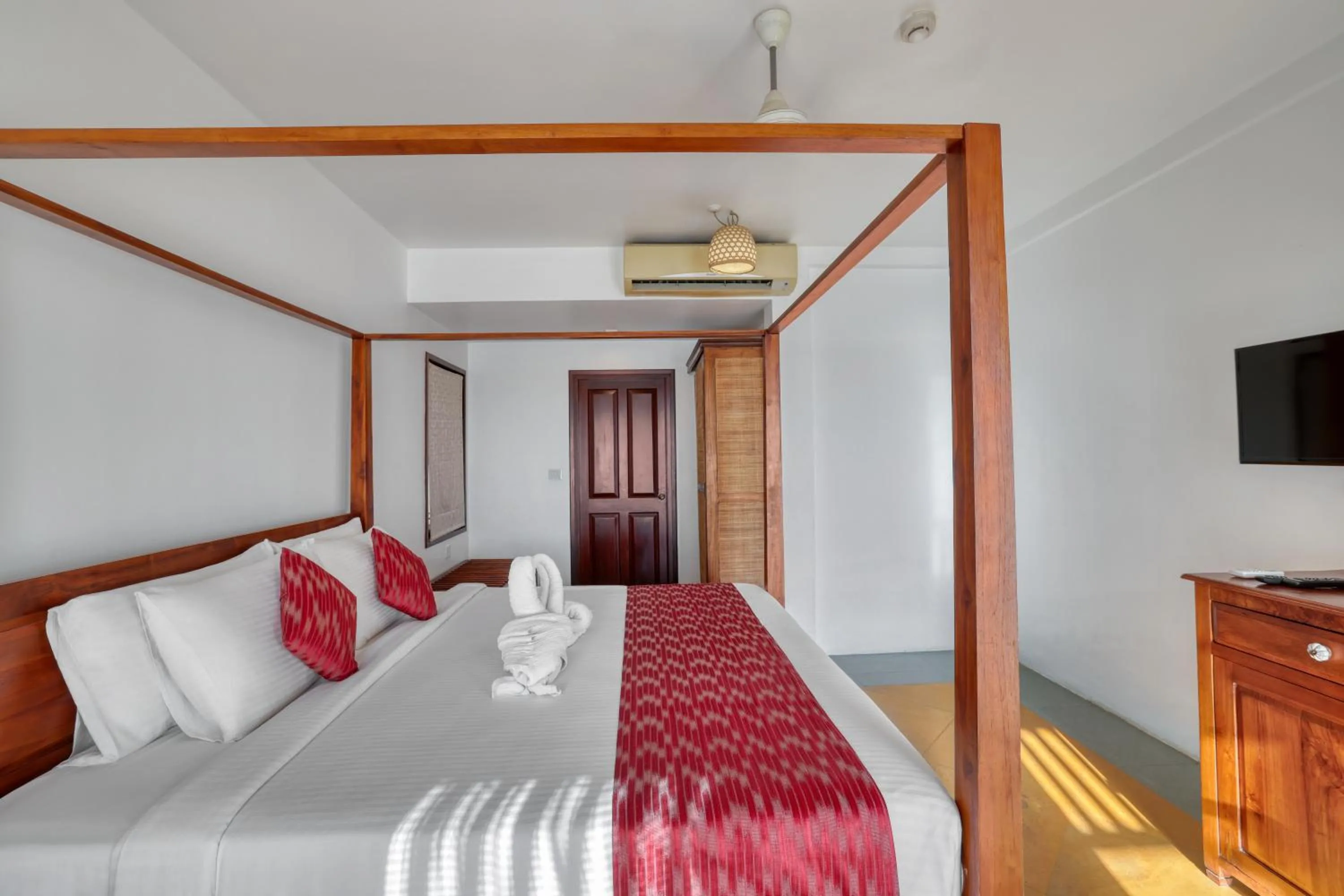 Photo of the whole room, Bed in Alaya Stays Paloma Backwater Resort