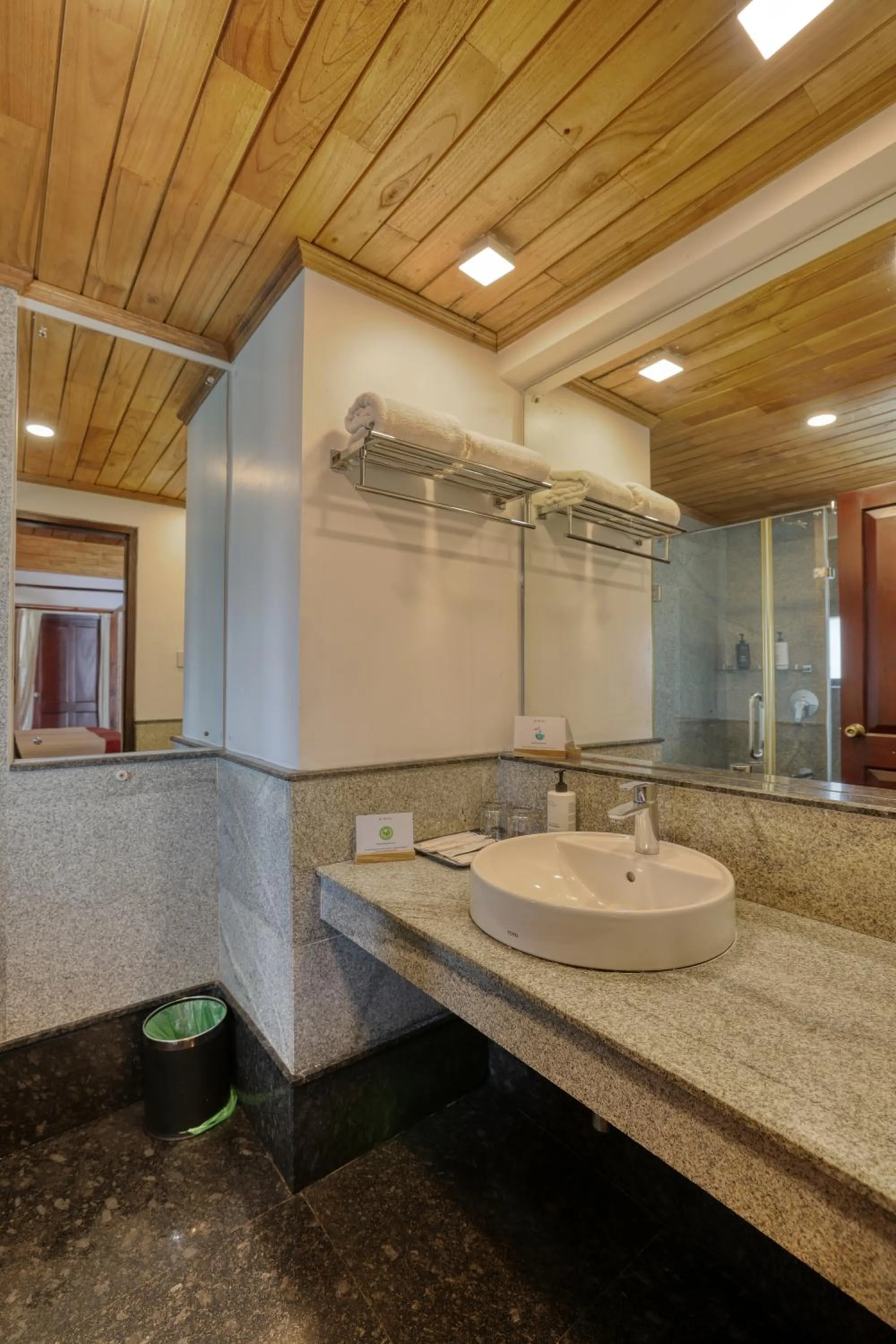 Bathroom in Alaya Stays Paloma Backwater Resort