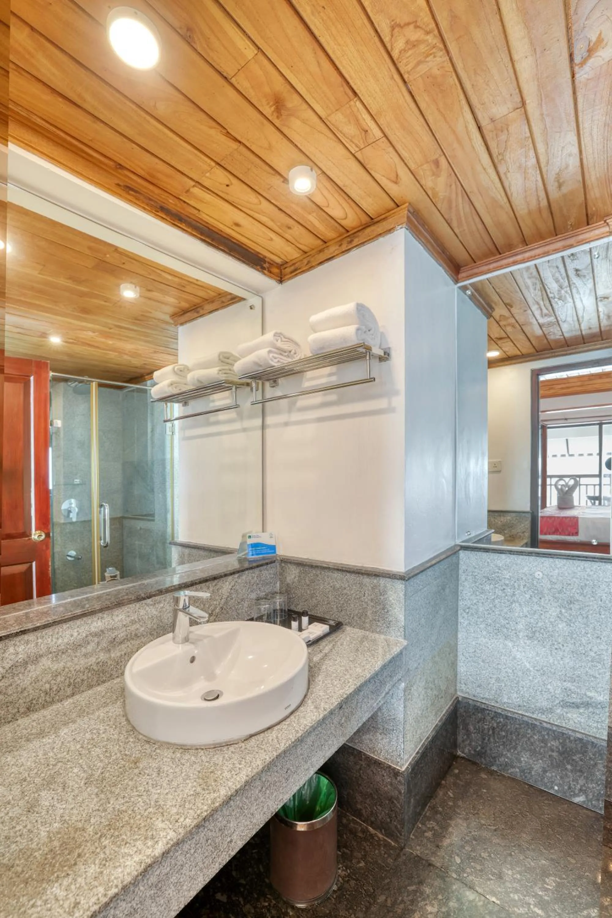 Bathroom in Alaya Stays Paloma Backwater Resort