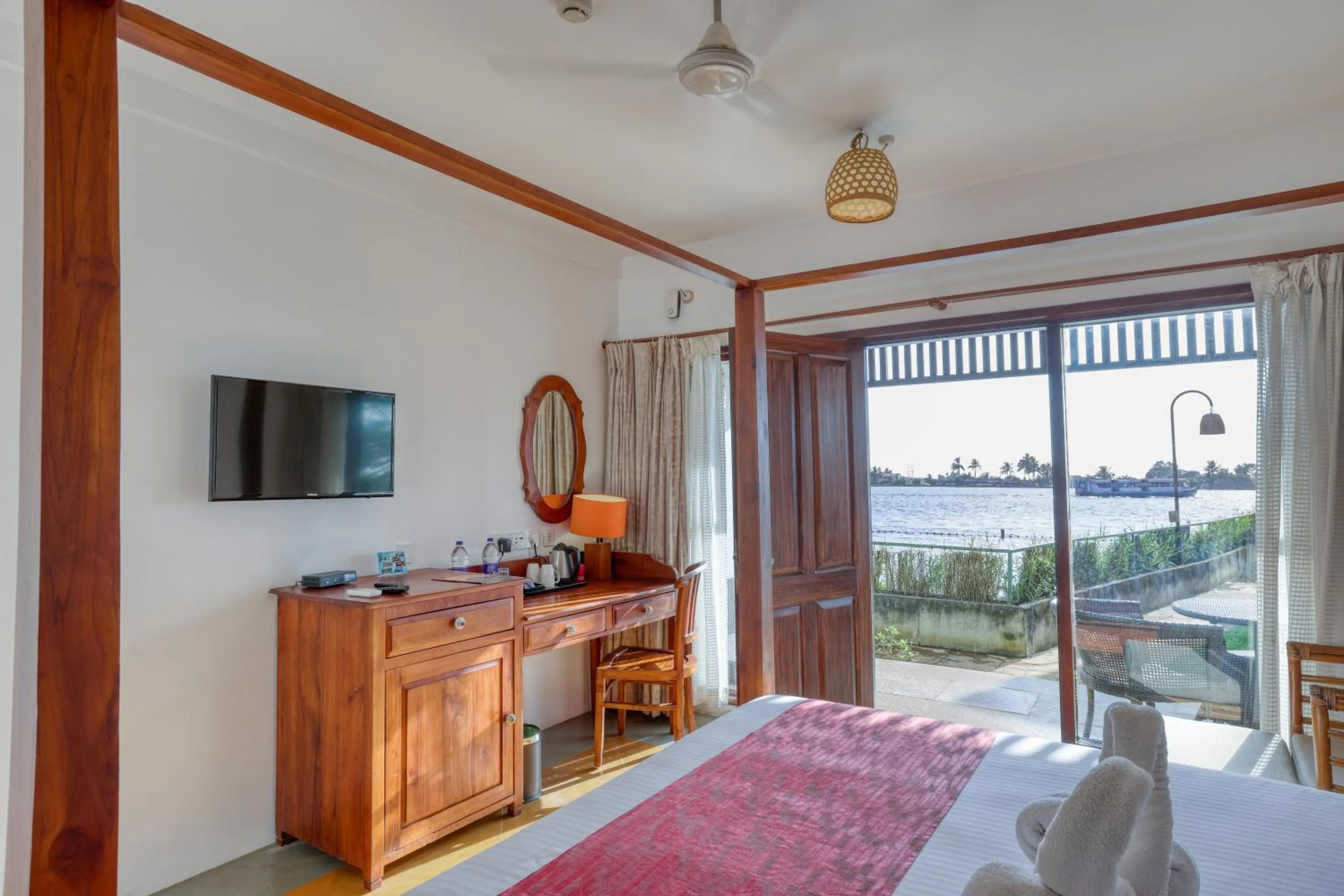Photo of the whole room, Bed in Alaya Stays Paloma Backwater Resort