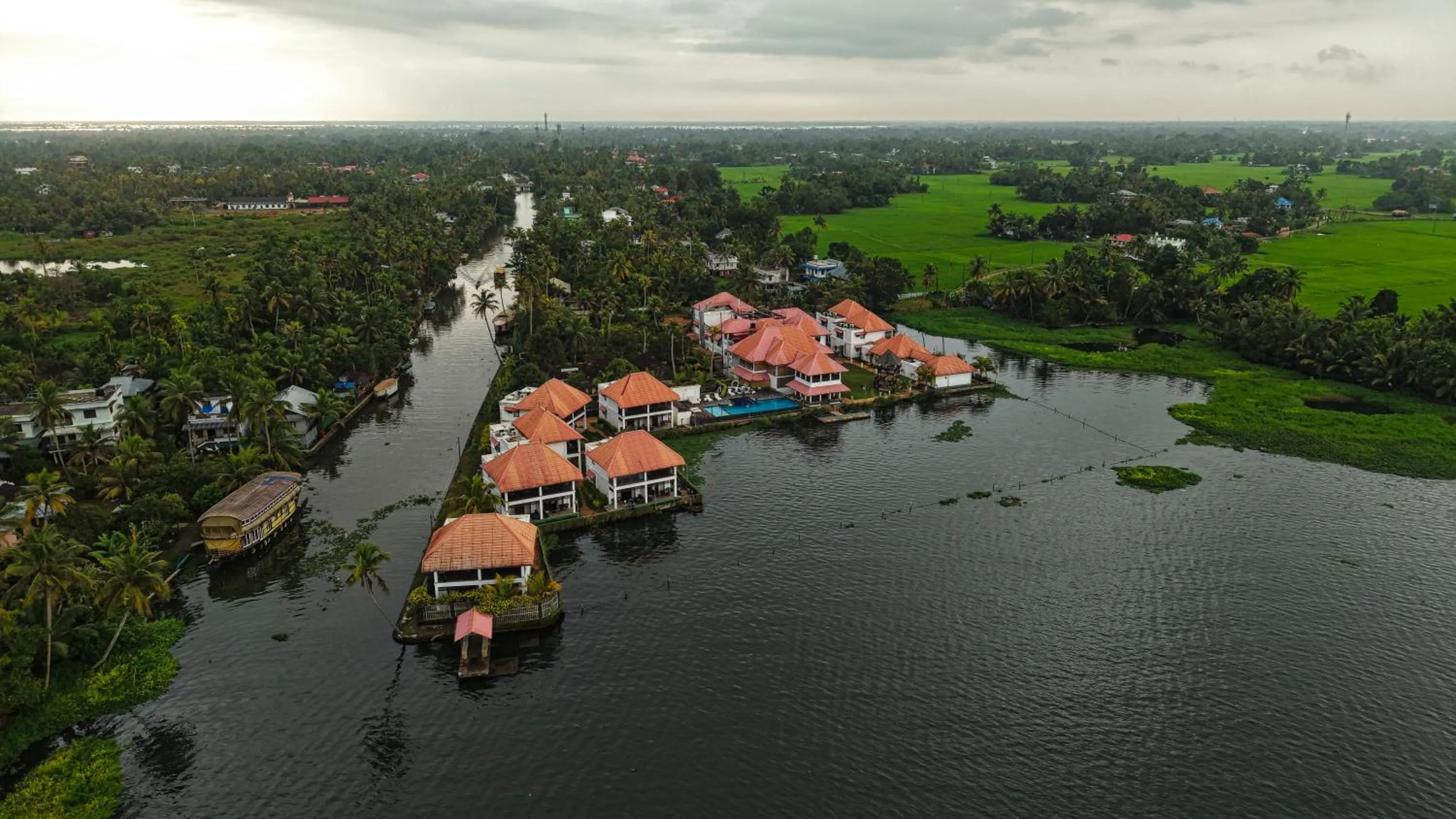 Property building in Alaya Stays Paloma Backwater Resort