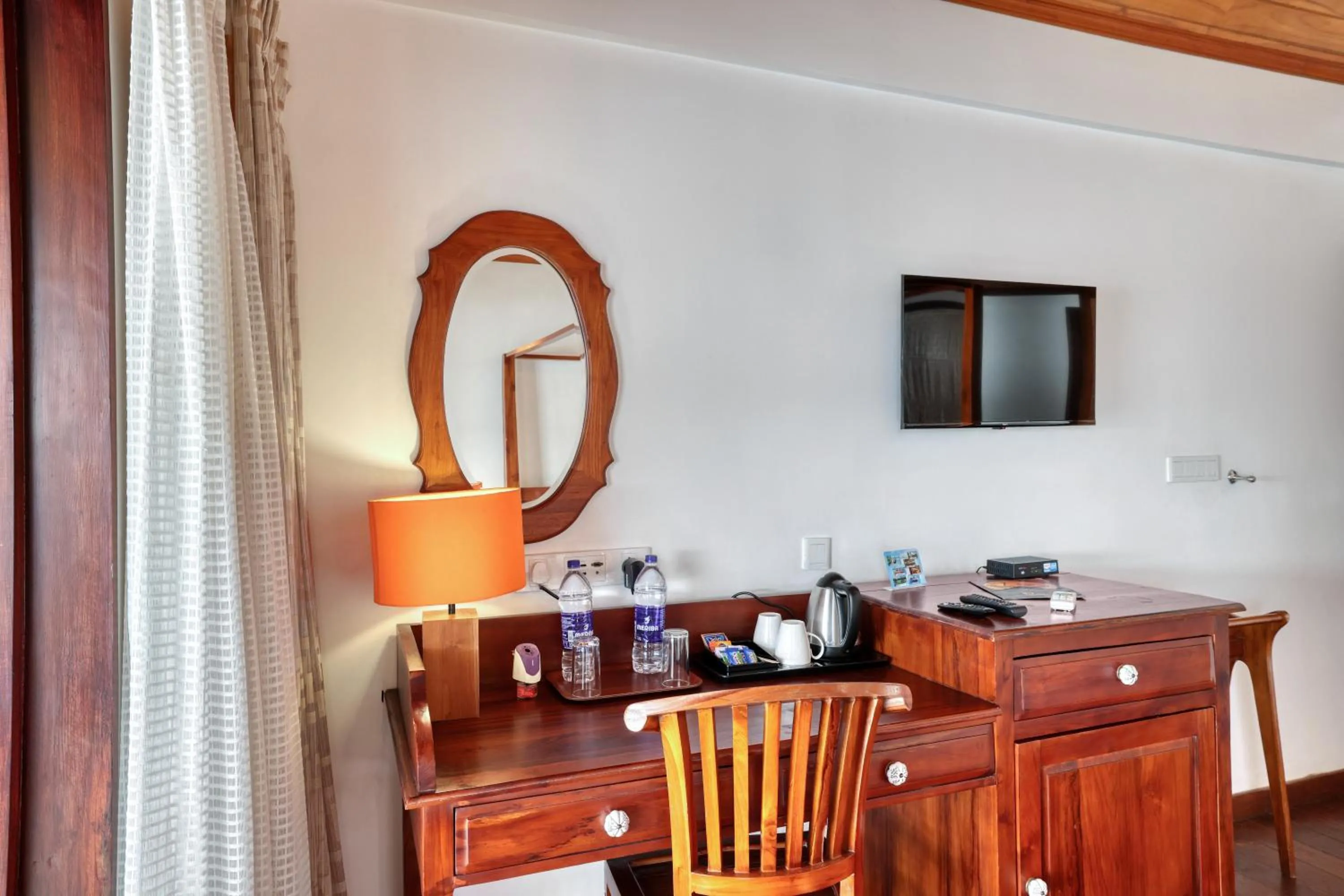 Photo of the whole room in Alaya Stays Paloma Backwater Resort