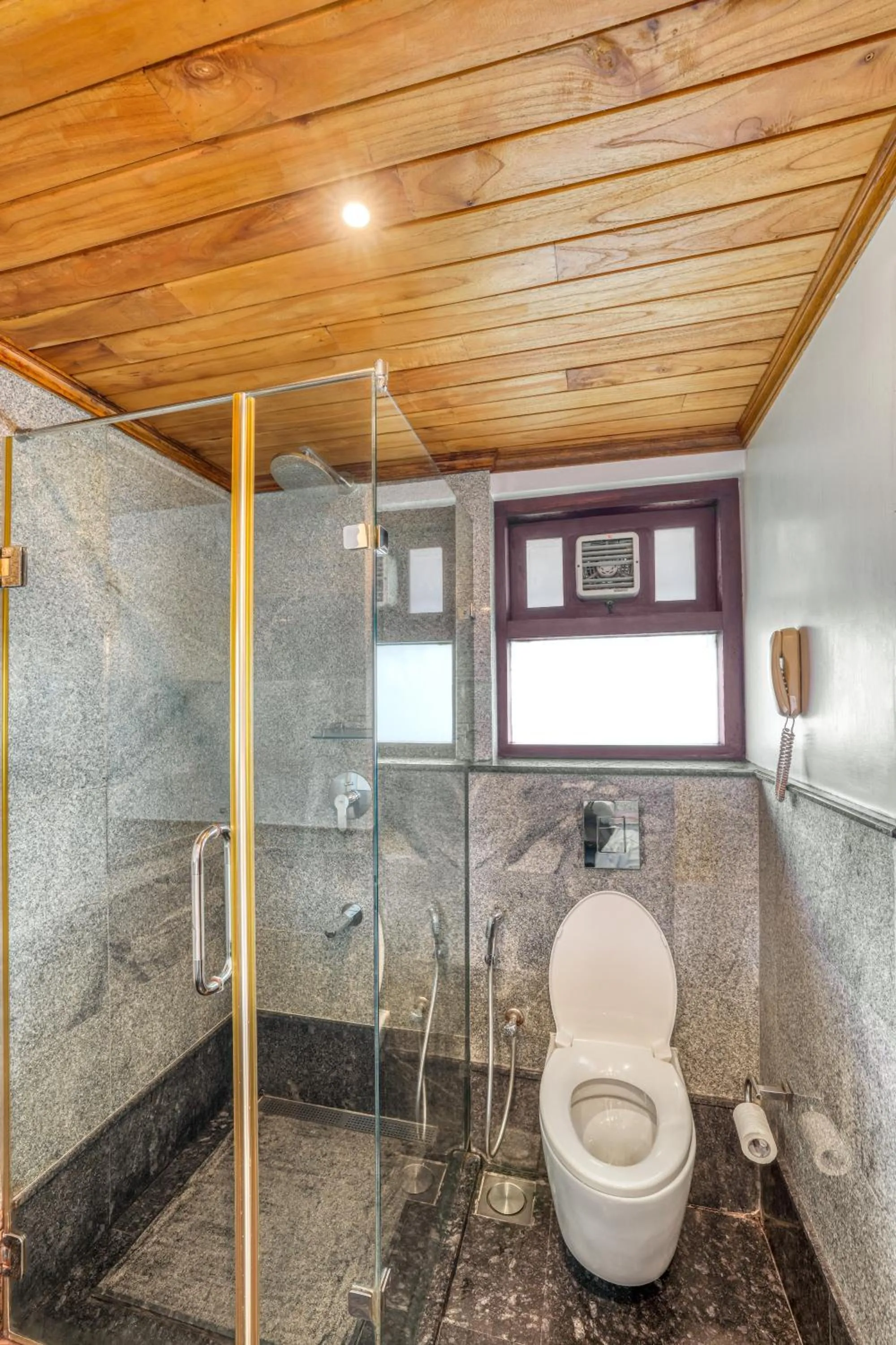 Shower in Alaya Stays Paloma Backwater Resort