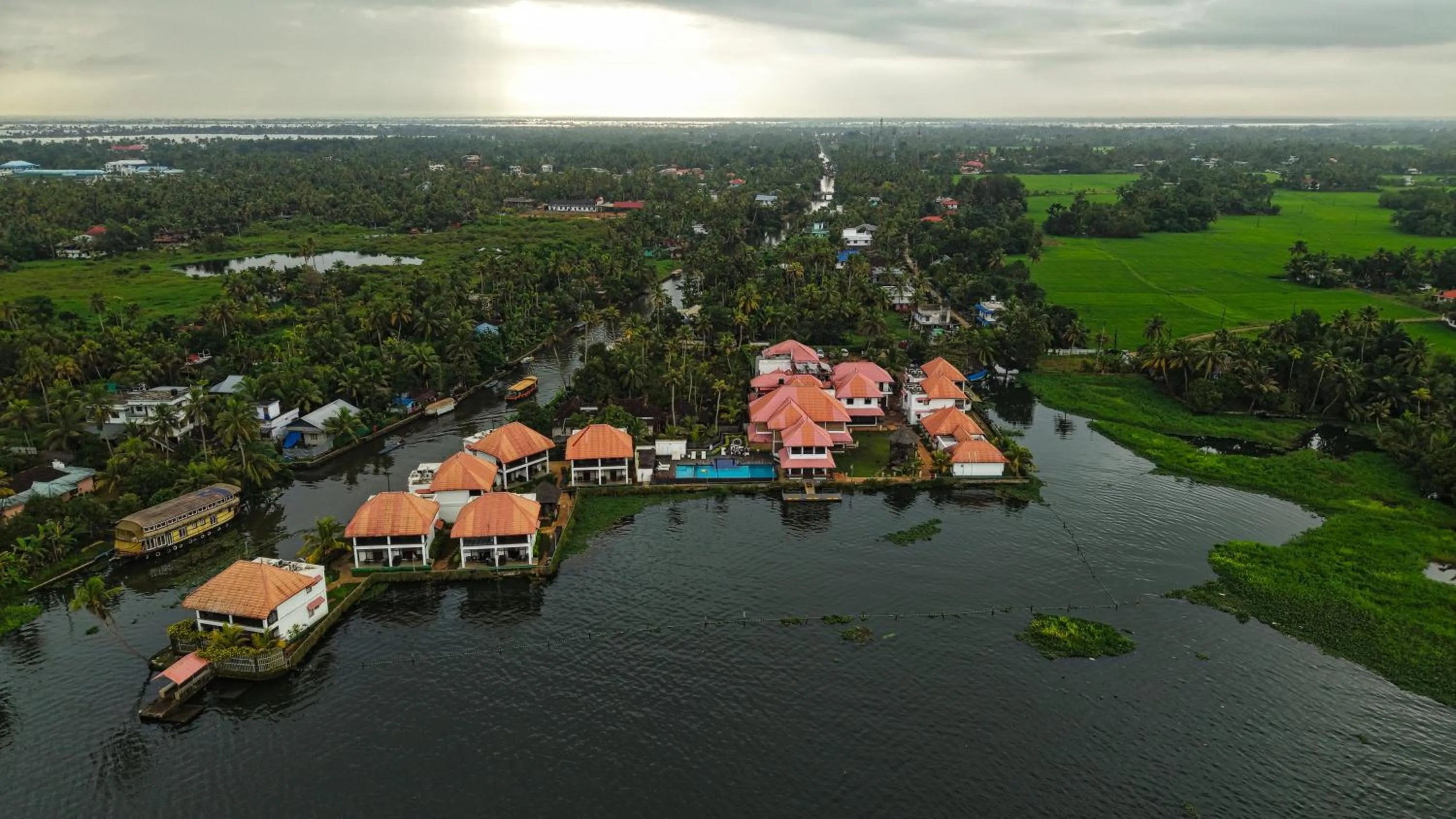 Property building in Alaya Stays Paloma Backwater Resort
