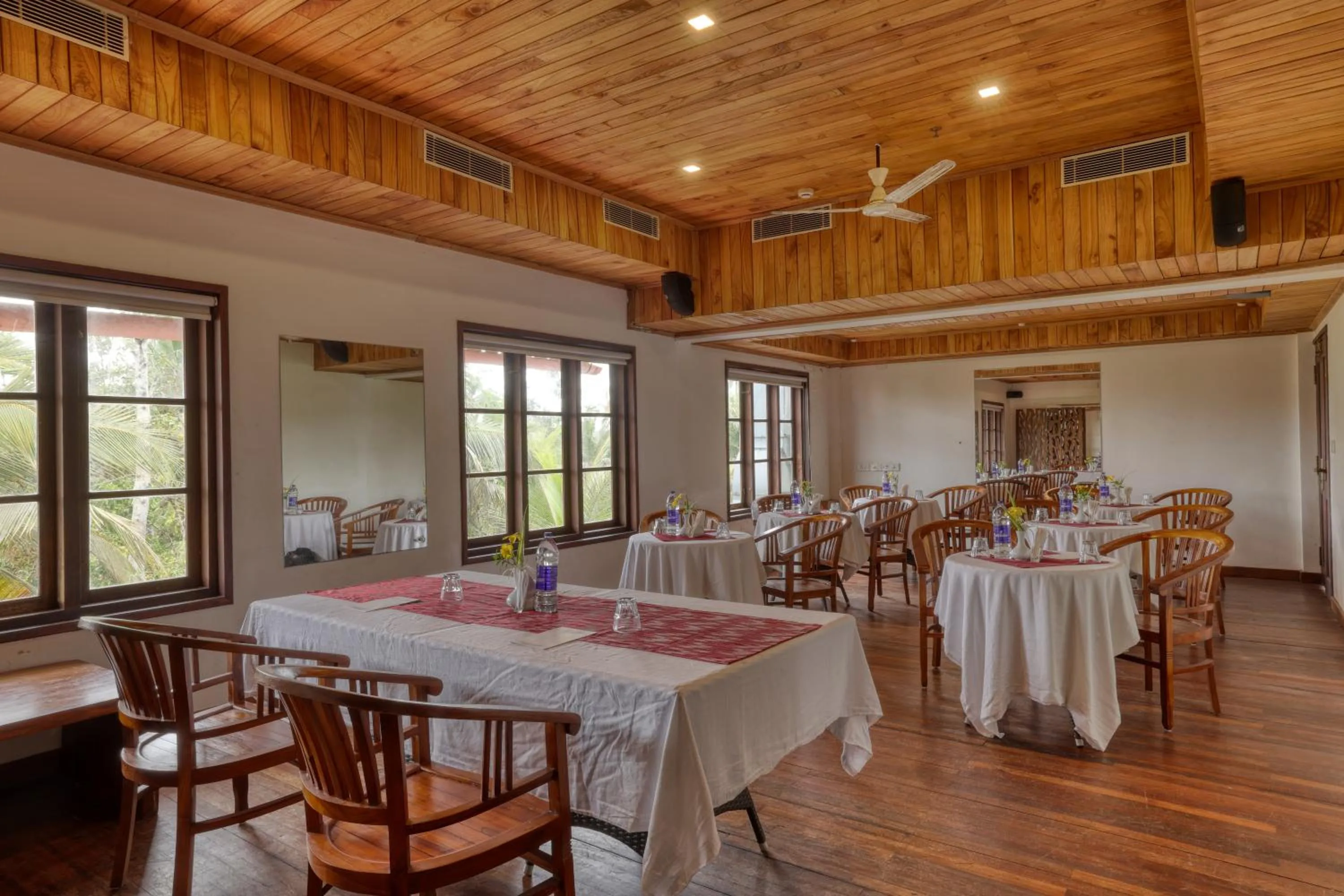 Meeting/conference room in Alaya Stays Paloma Backwater Resort