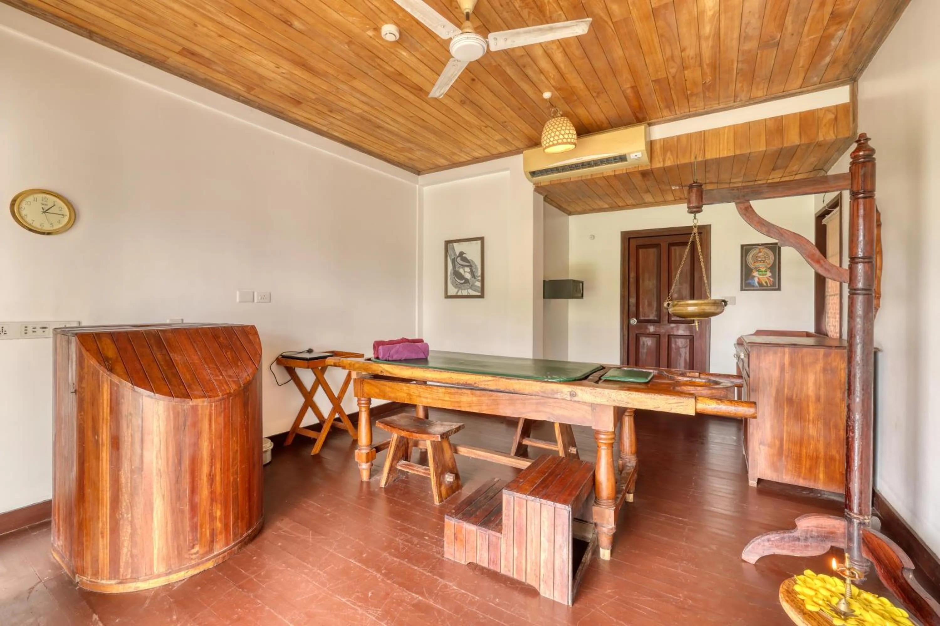 Seating area in Alaya Stays Paloma Backwater Resort