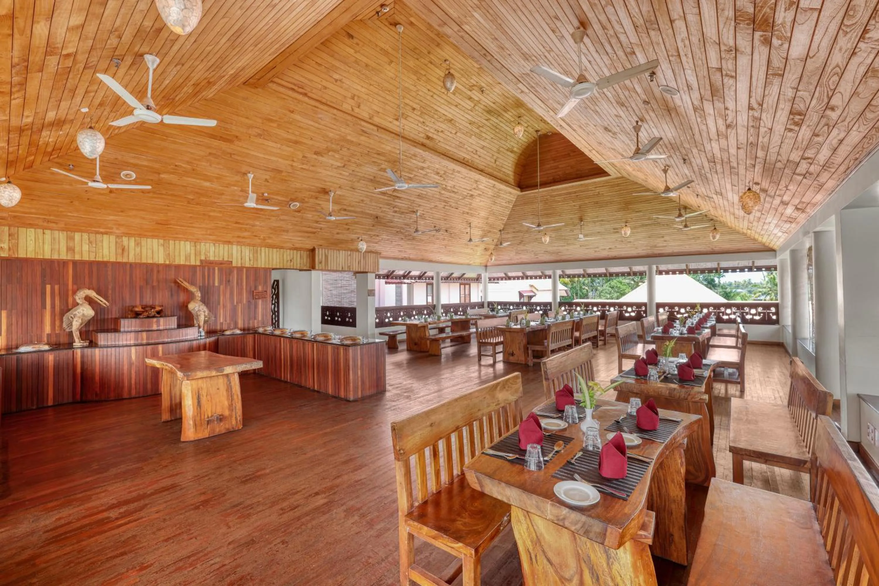 Restaurant/places to eat in Alaya Stays Paloma Backwater Resort