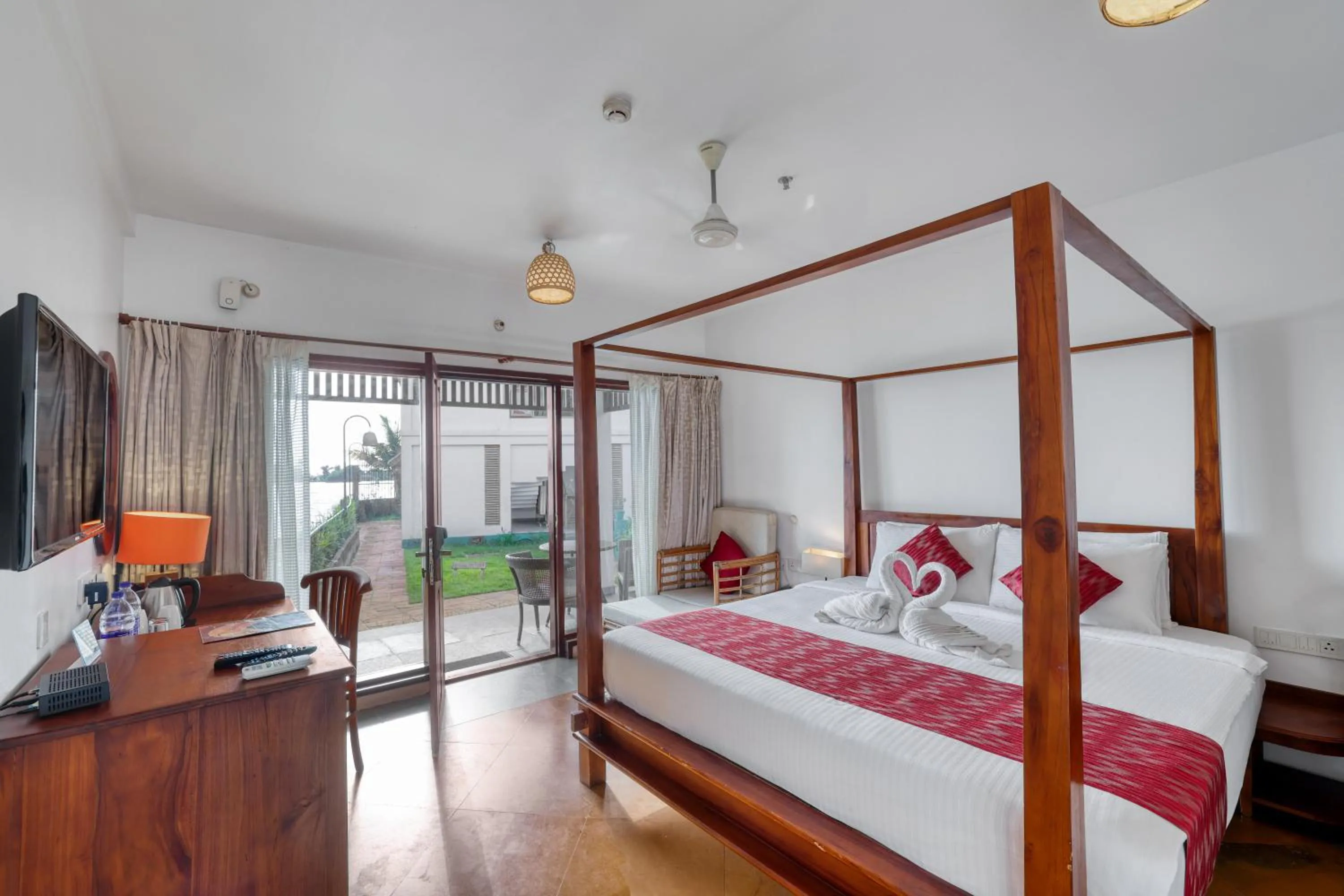 Photo of the whole room, Bed in Alaya Stays Paloma Backwater Resort