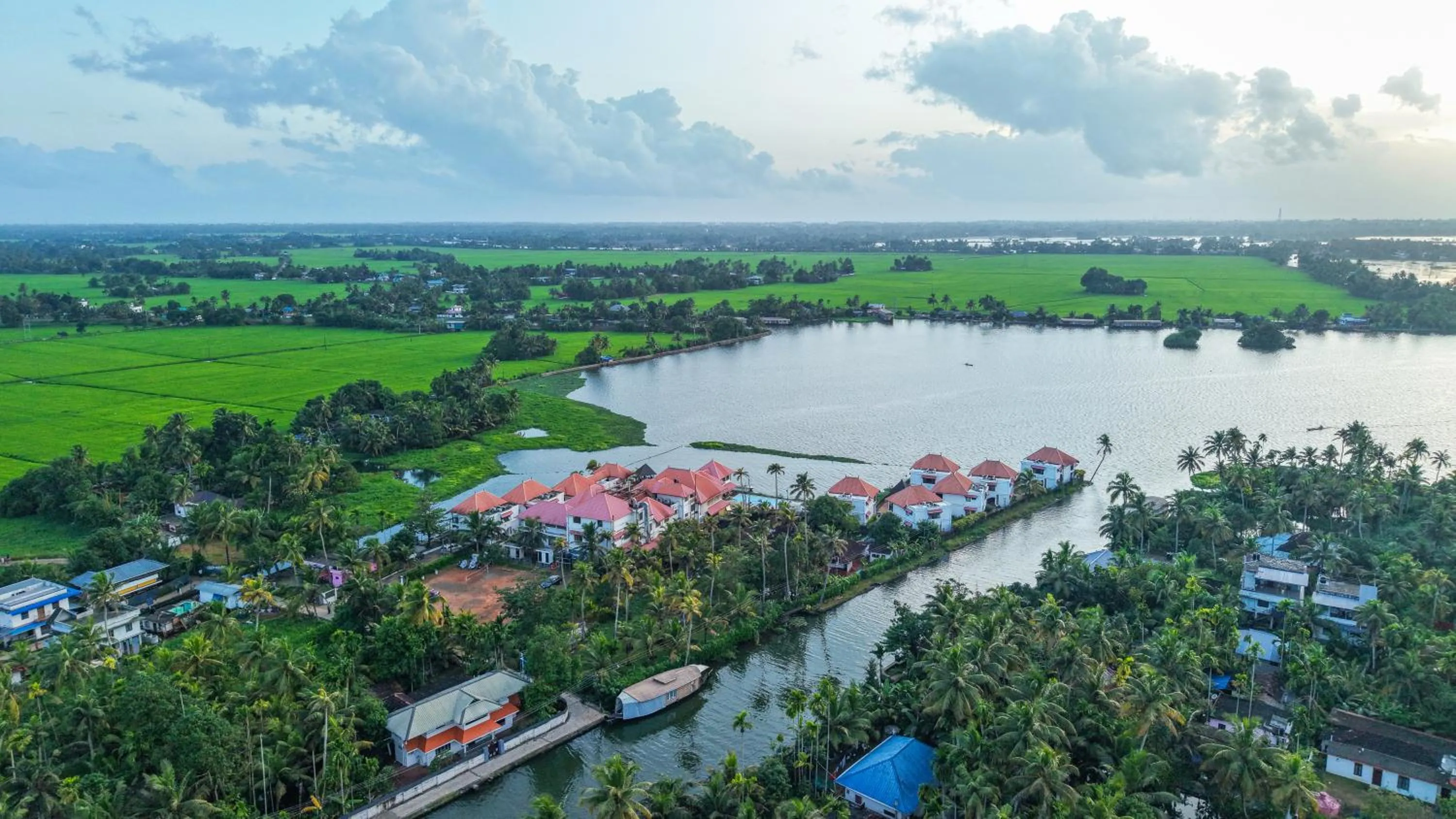 Property building in Alaya Stays Paloma Backwater Resort