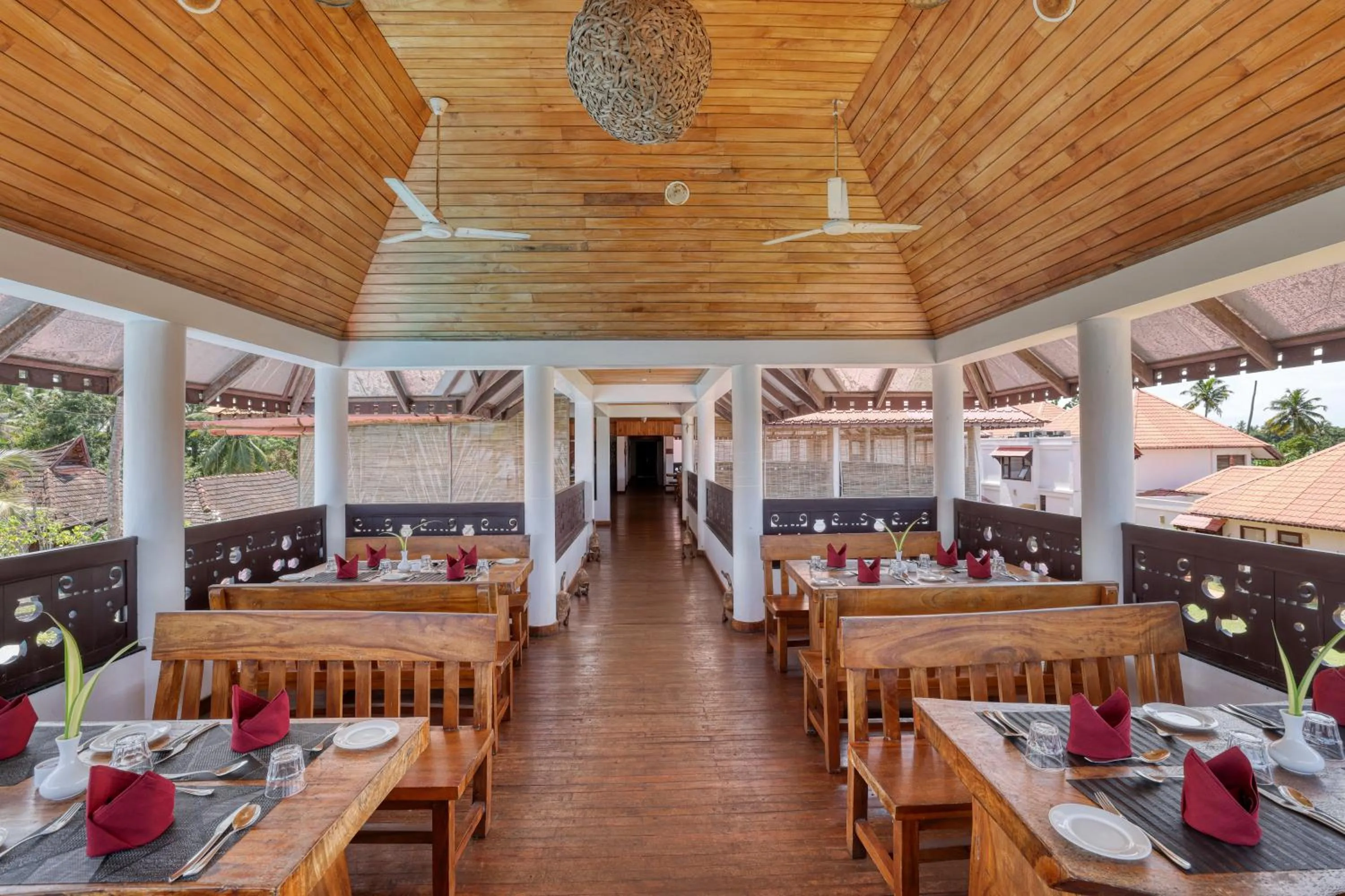 Restaurant/places to eat in Alaya Stays Paloma Backwater Resort