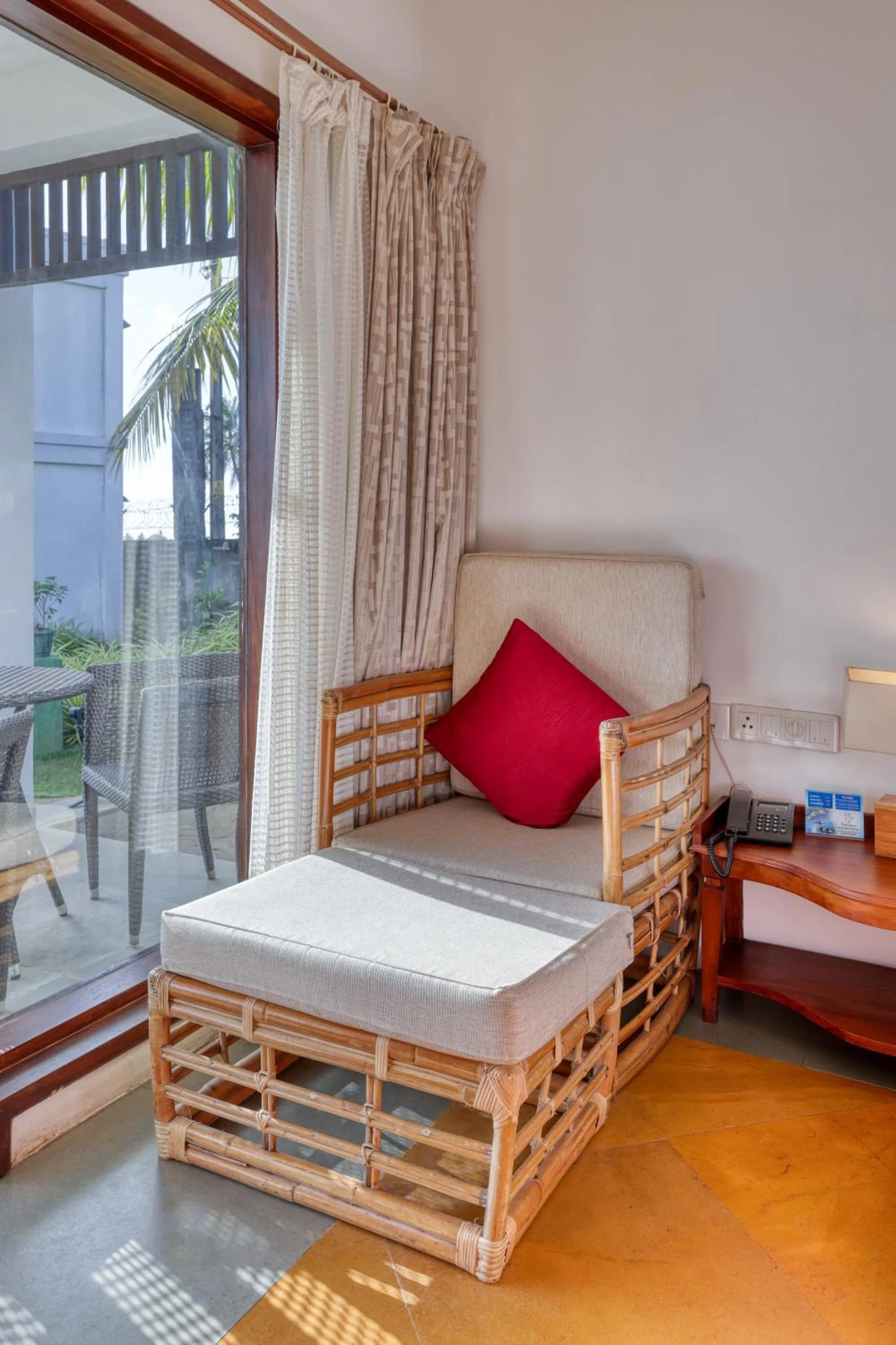 Seating area, Bed in Alaya Stays Paloma Backwater Resort