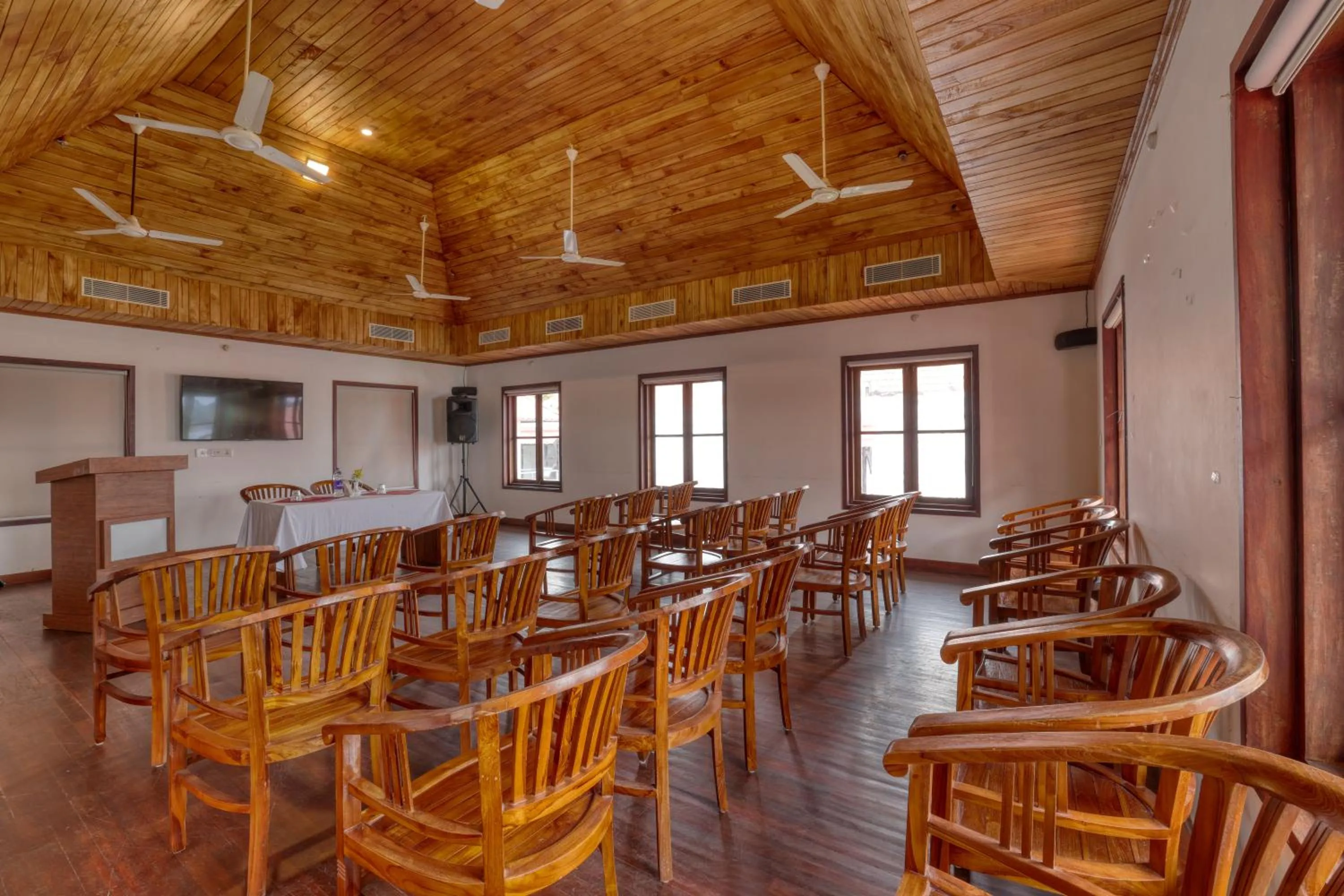 Meeting/conference room in Alaya Stays Paloma Backwater Resort