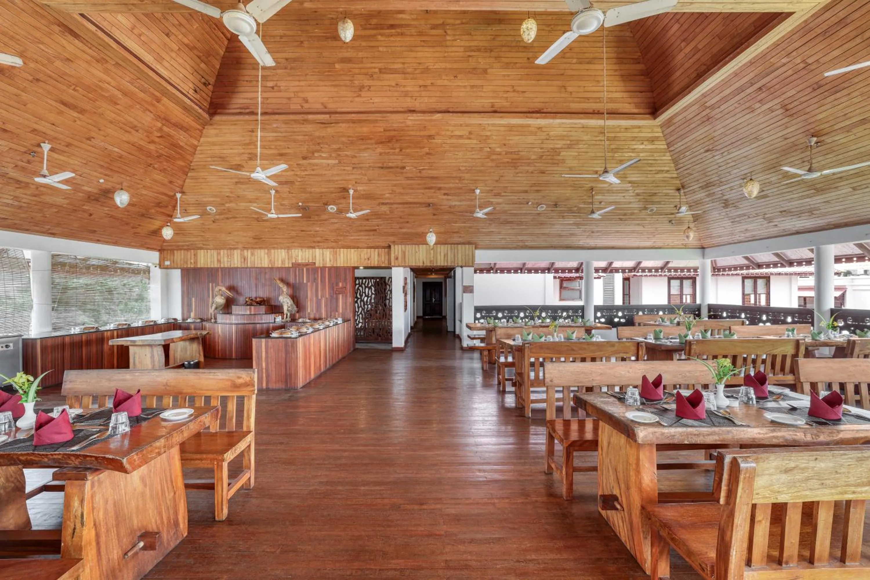 Restaurant/places to eat in Alaya Stays Paloma Backwater Resort