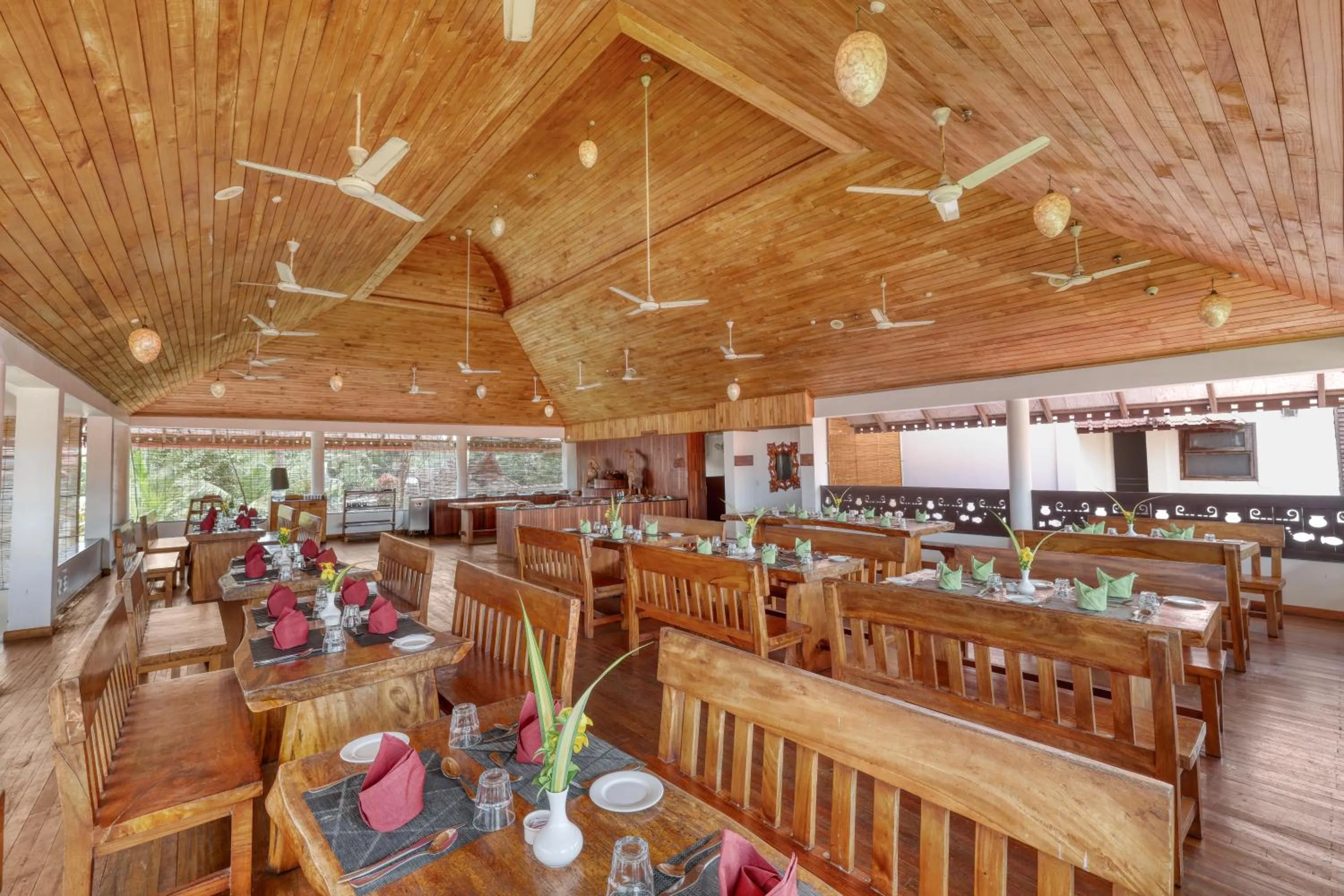 Restaurant/places to eat in Alaya Stays Paloma Backwater Resort
