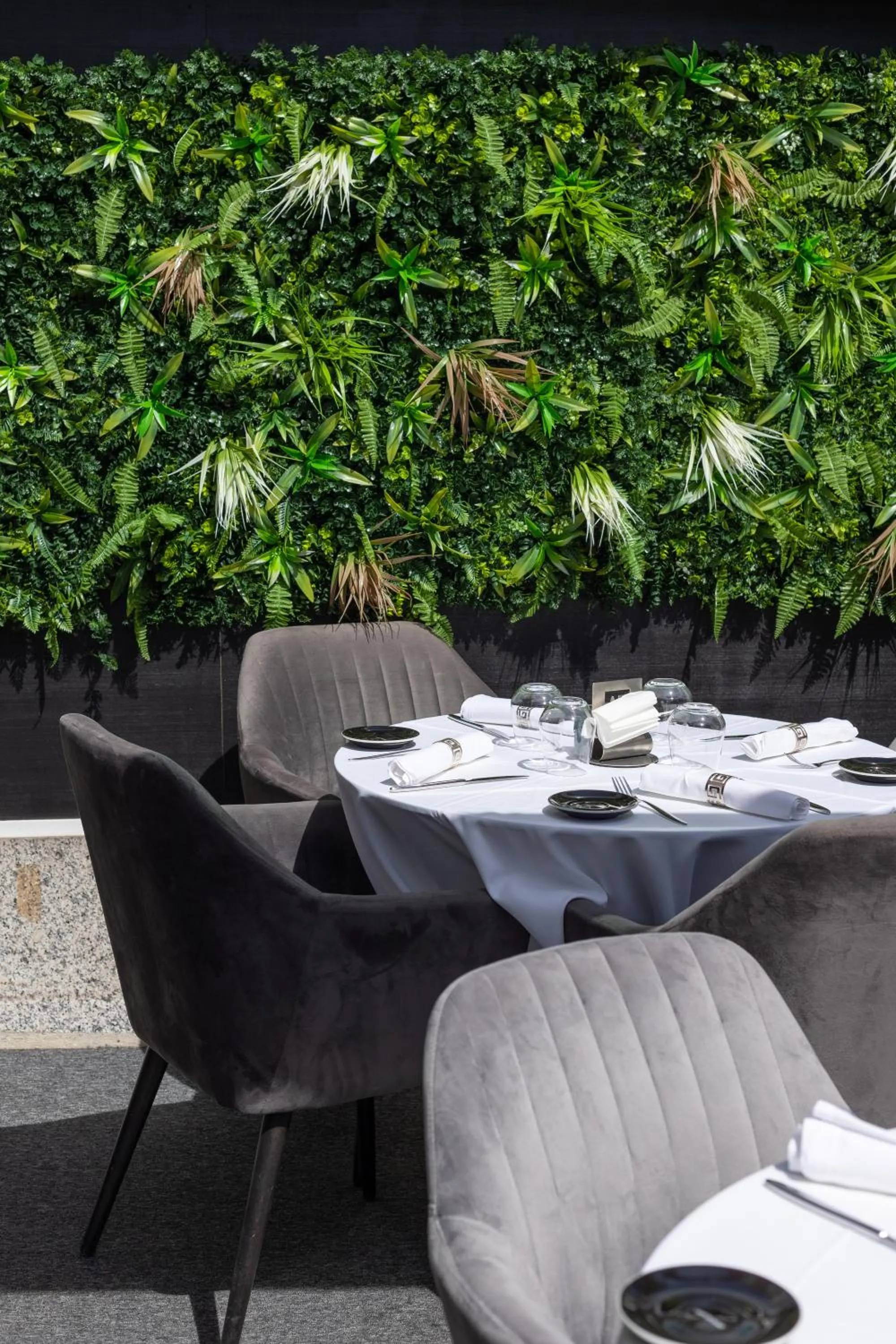 Restaurant/places to eat in Hôtel & Appartements Monsigny