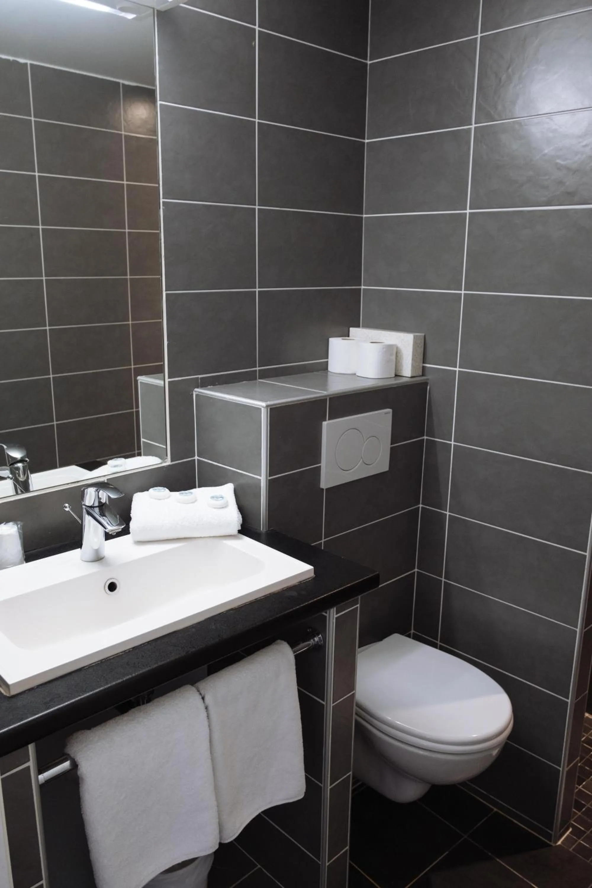 Bathroom in Hôtel & Appartements Monsigny